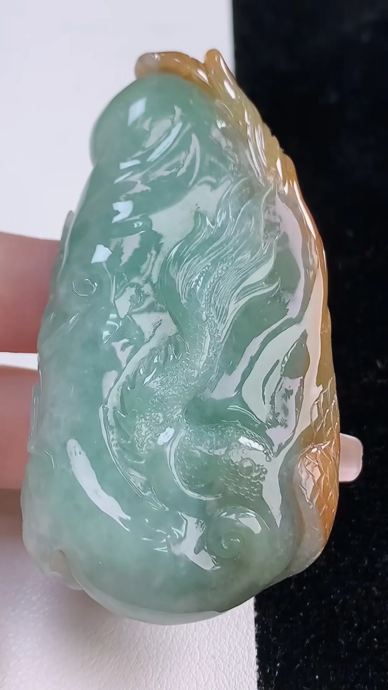 缅甸天然翡翠a货 老坑料起胶冰润 双彩黄加绿霸气龙牌吊坠，尺寸74.2-39.6-15.8mm  y  75.66