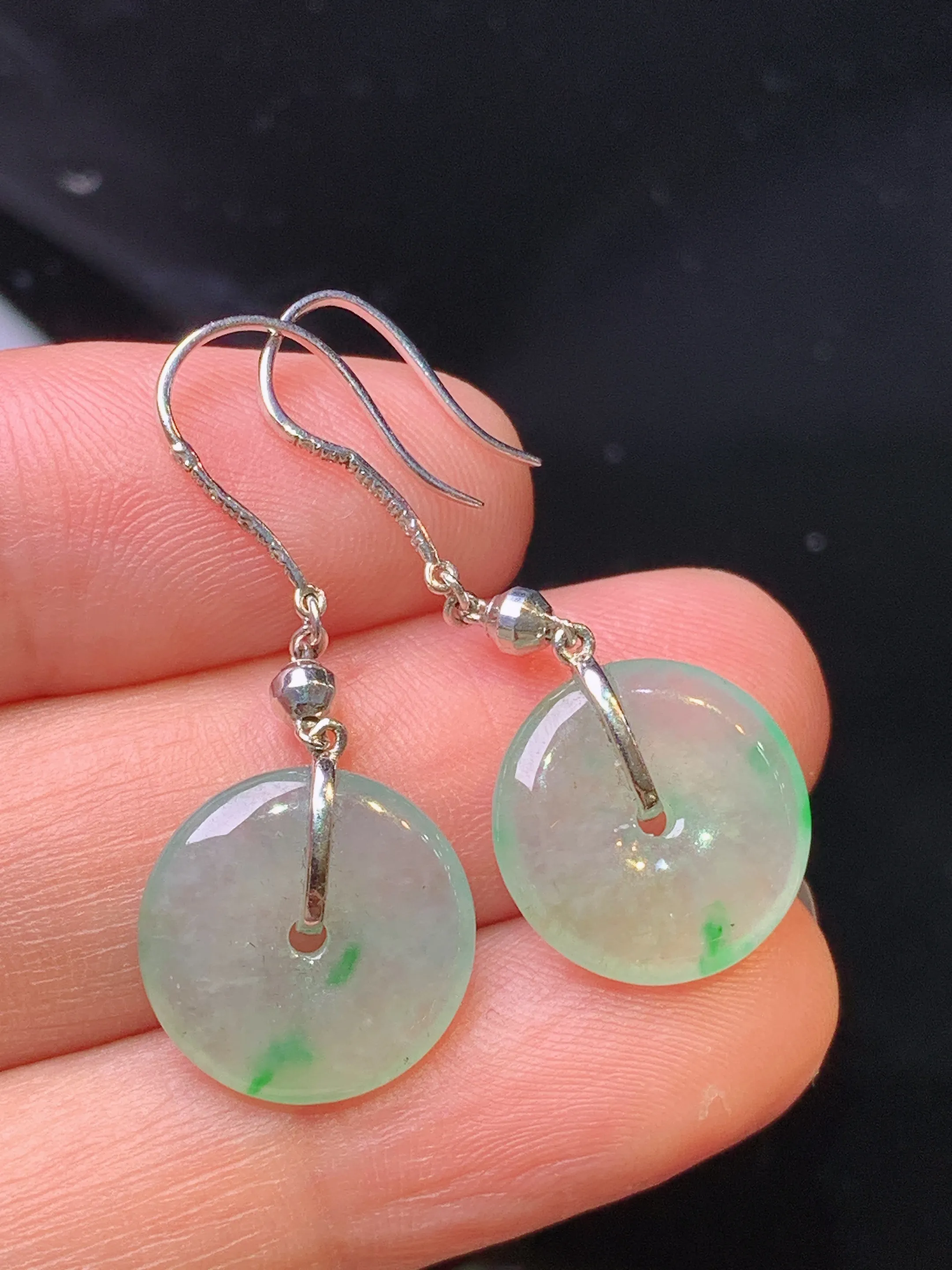 18k金镶嵌冰种平安扣耳坠 玉质细腻 色泽艳丽清新 整体尺寸33.8*13.6*3