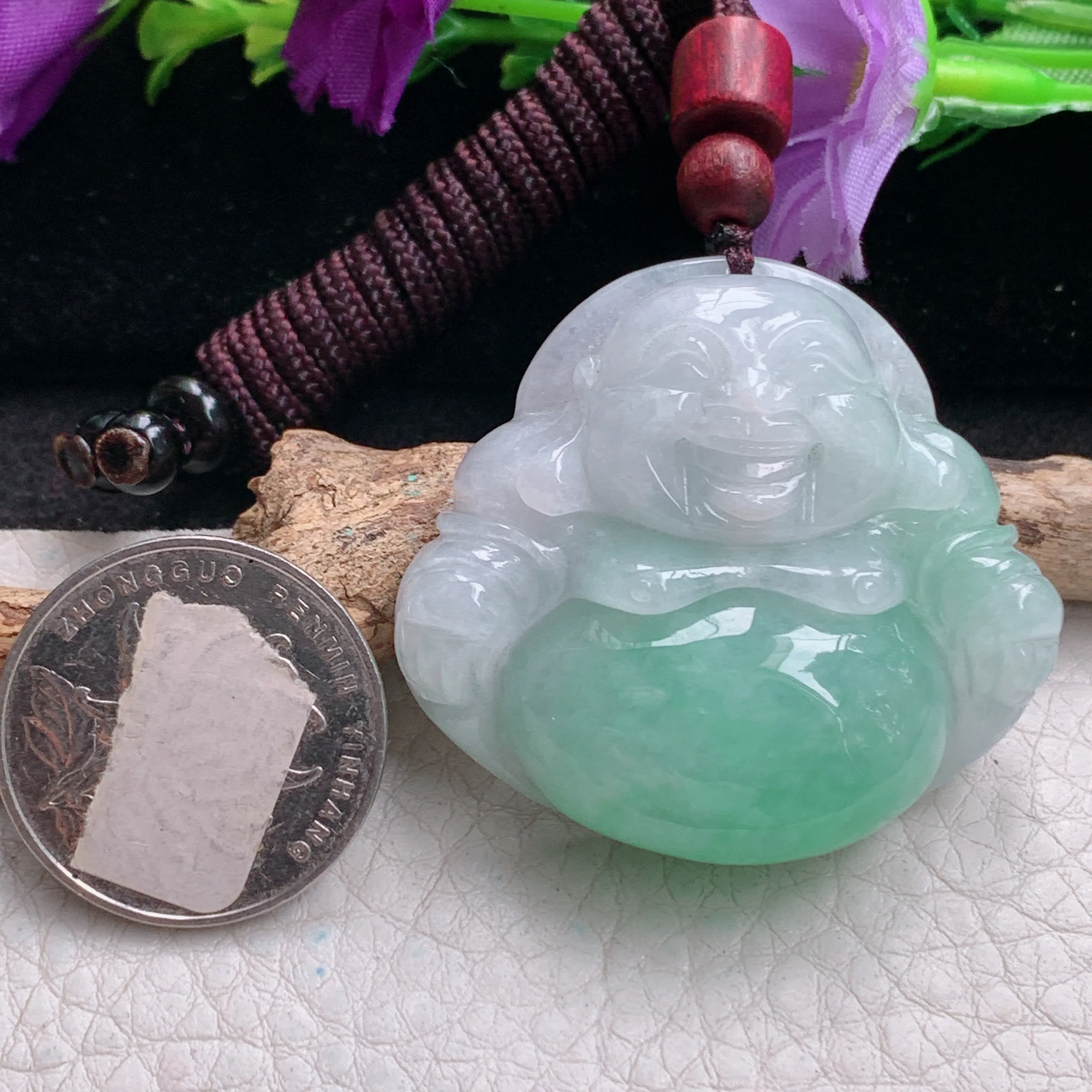 zen实拍39.5*43.2*12缅甸翡翠淡绿大佛公吊坠白底青弥勒佛像