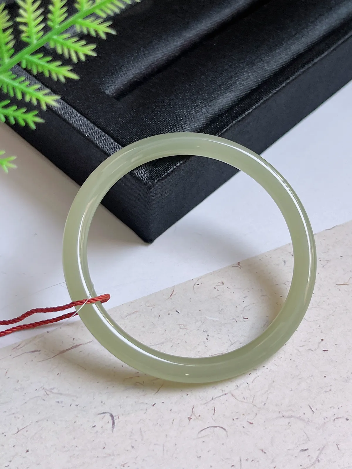 和田玉晴水美人镯