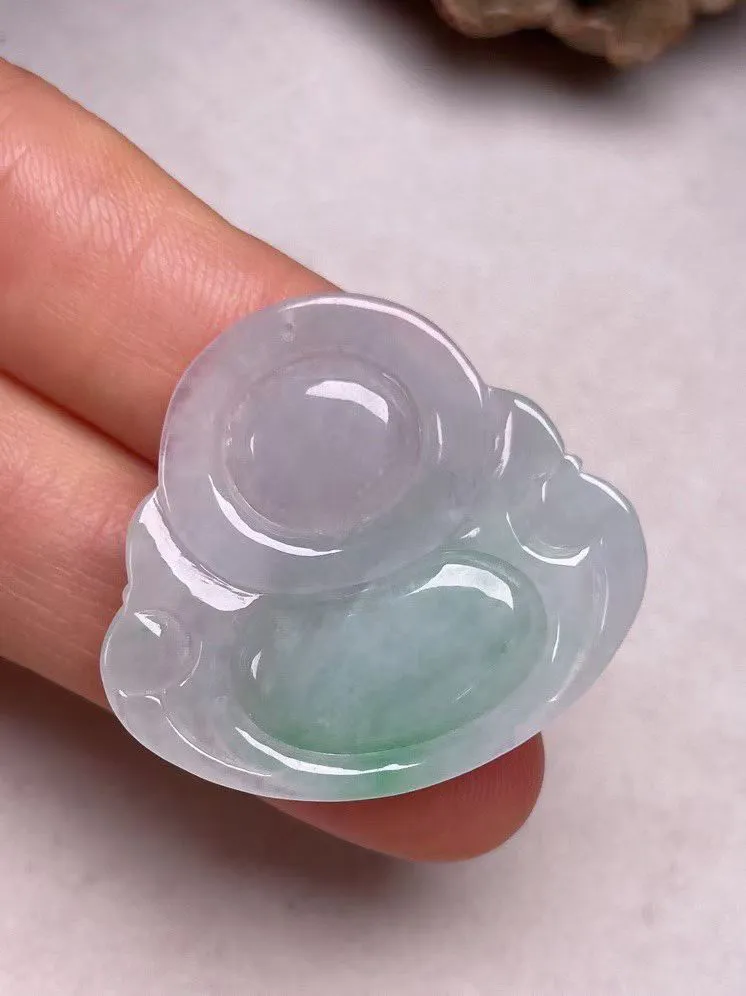 冰糯种飘绿【佛公】吊坠，种水好，玉质细腻 、卖相好.