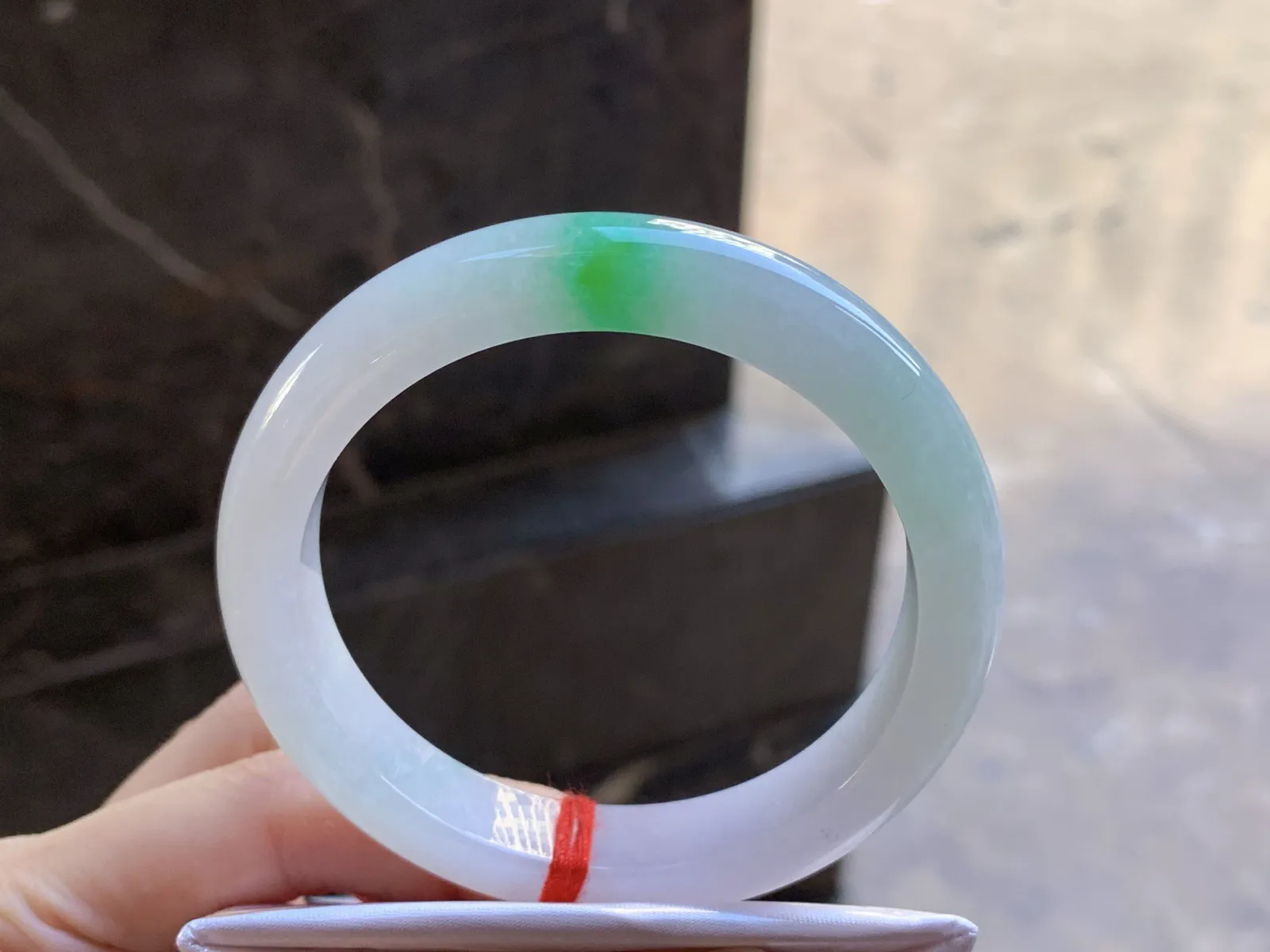 阳绿手镯
水润清爽 56/11.4/8.8mm