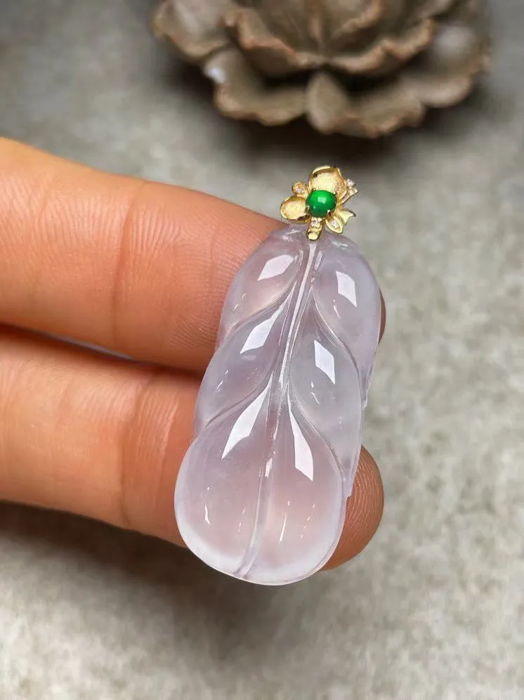 冰种叶子吊坠、真金真钻镶嵌，种水好，玉质细腻 .裸石尺寸 29.0*13.8
