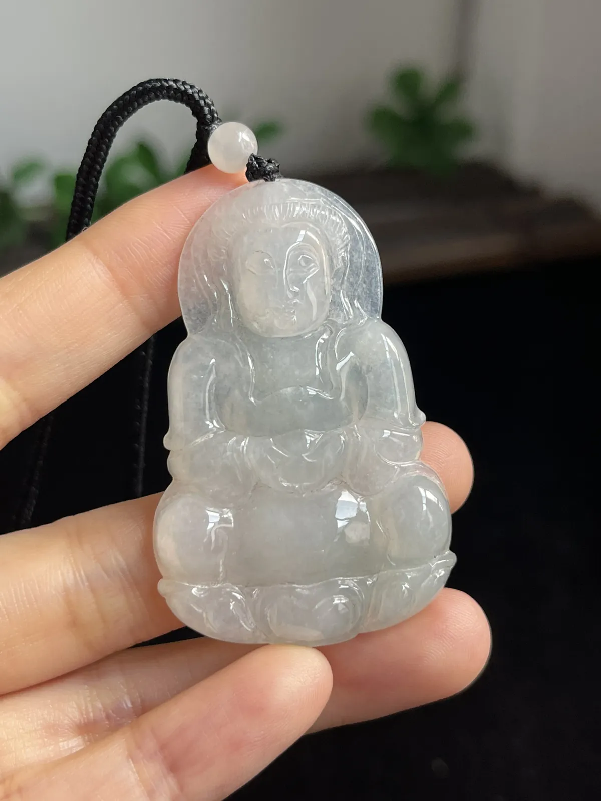 翡翠冰糯种白色吊坠，配珠未测