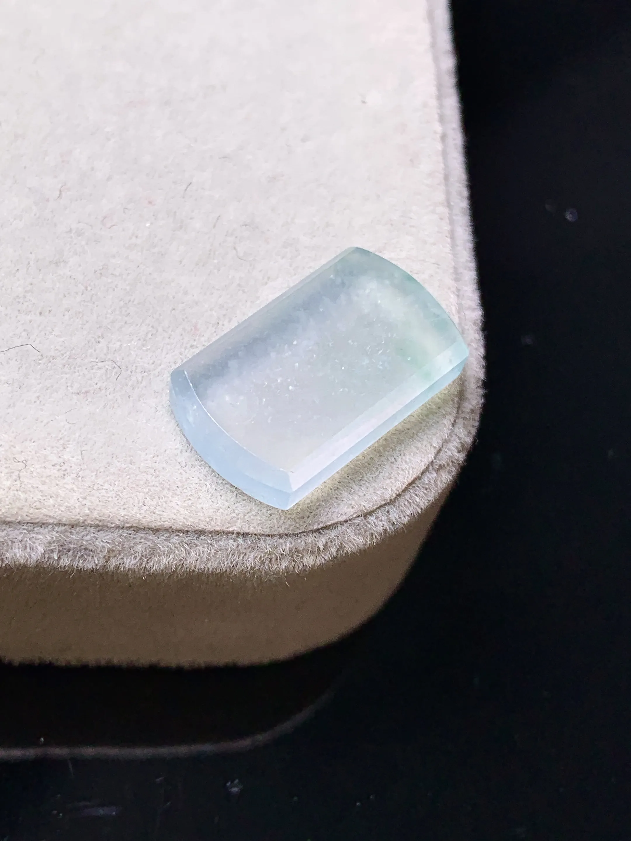 镶嵌款 冰种界面 玉质细腻 色泽艳丽清新 整体尺寸15.6*9*2.8