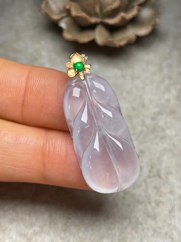 冰种叶子吊坠、真金真钻镶嵌，种水好，玉质细腻 .裸石尺寸 29.0*13.8