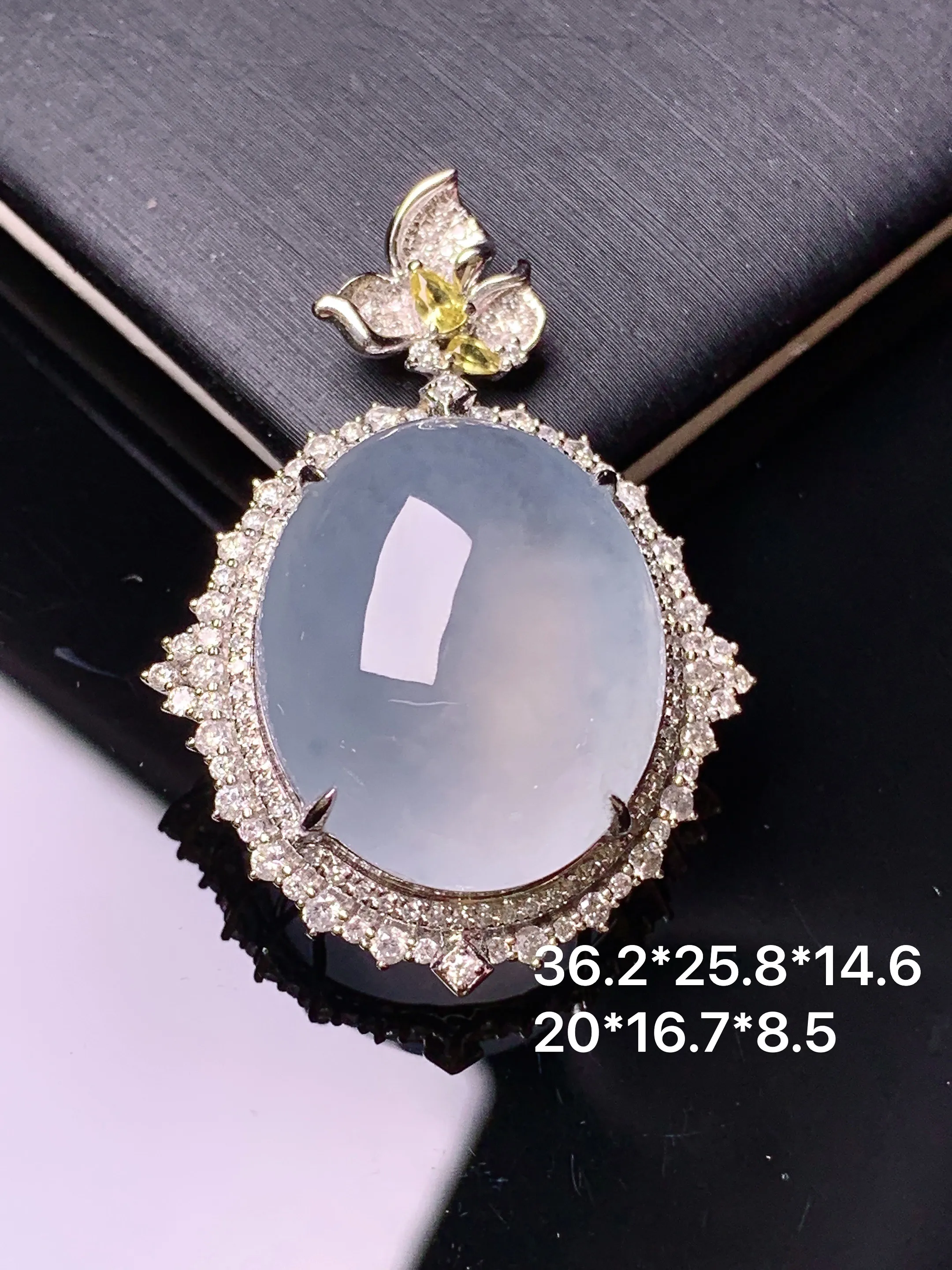 18k金钻镶嵌冰种蛋面吊坠 玉质细腻 色泽艳丽清新 整体尺寸36.2*25.8*14.6