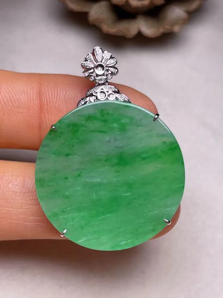 冰糯种飘色平安扣吊坠、真金真钻镶嵌，种水好，玉质细腻 .裸石尺寸 26.6