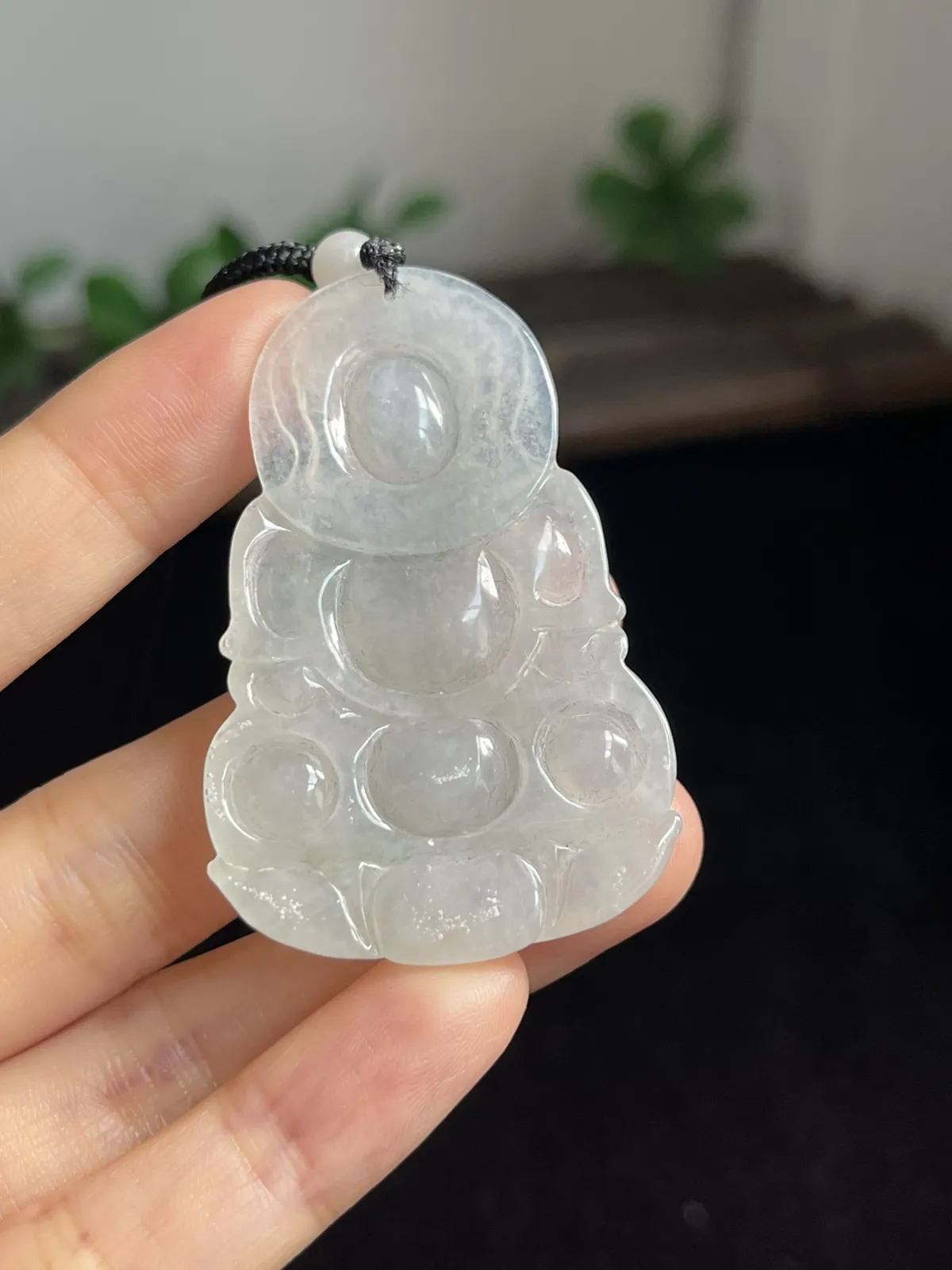 翡翠冰糯种白色吊坠，配珠未测