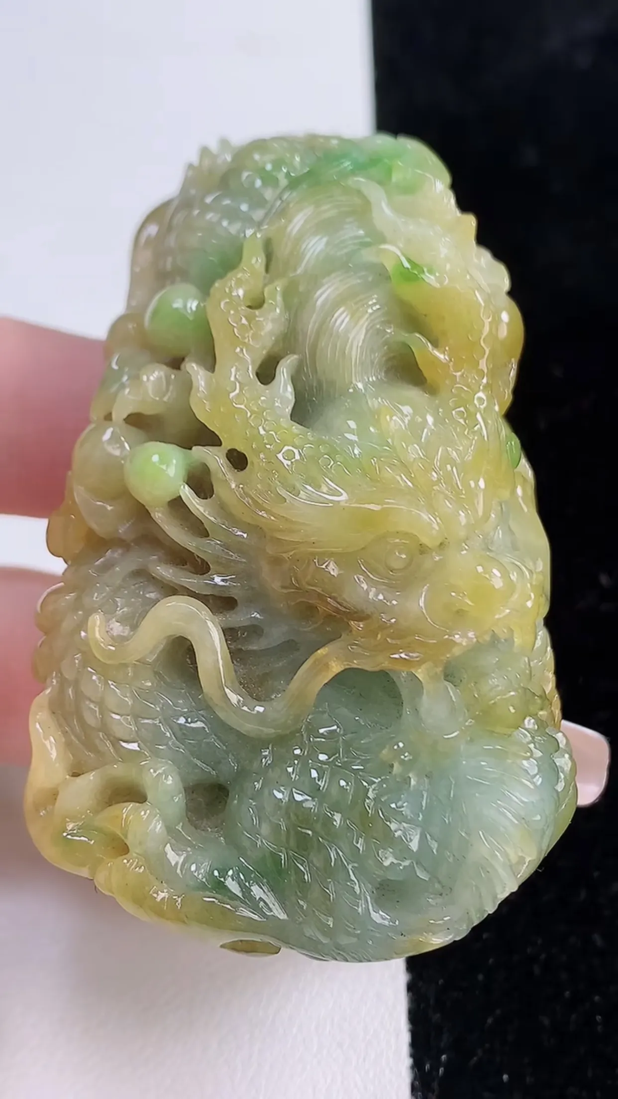 缅甸天然翡翠a货 老坑料起胶冰润 双彩黄加绿霸气龙牌吊坠，尺寸66.5-42-25mm  y  99.77