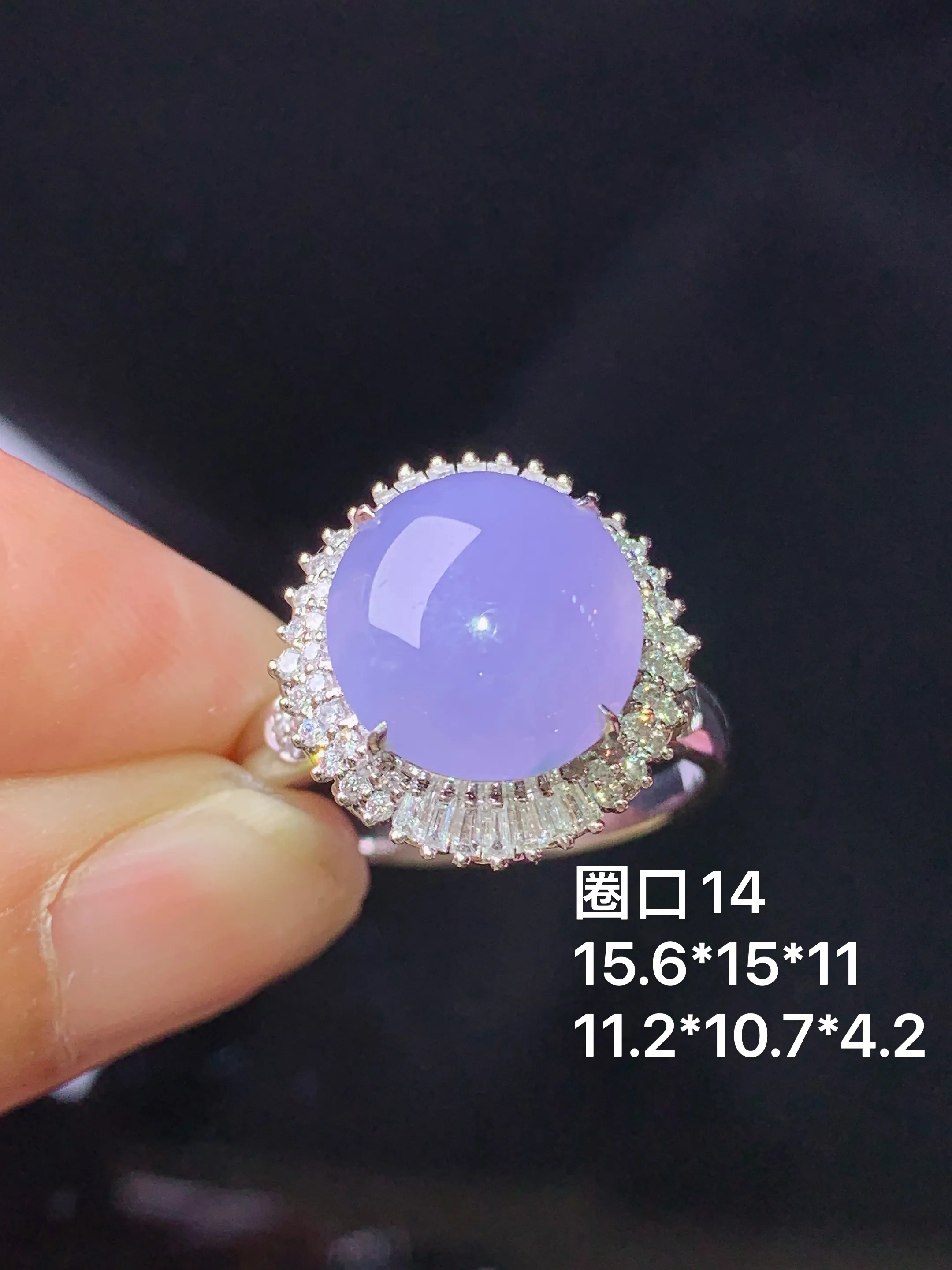 18k金钻镶嵌紫罗兰蛋面戒指 玉质细腻 色泽艳丽清新 圈口14 整体尺寸15.6*15*11