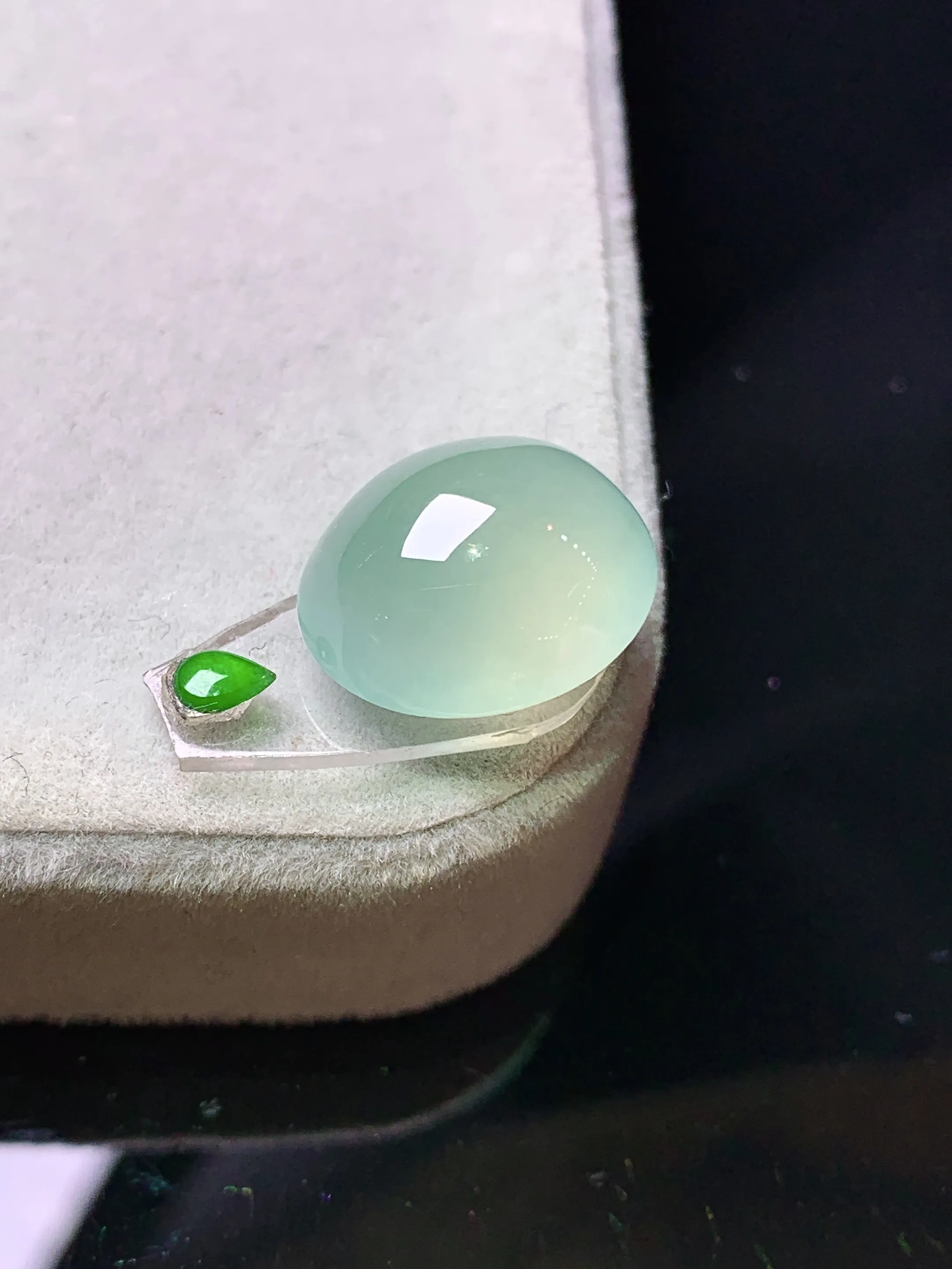 镶嵌款 冰种蛋面吊坠 玉质细腻 色泽艳丽清新 整体尺寸13.8*12.3*7.2