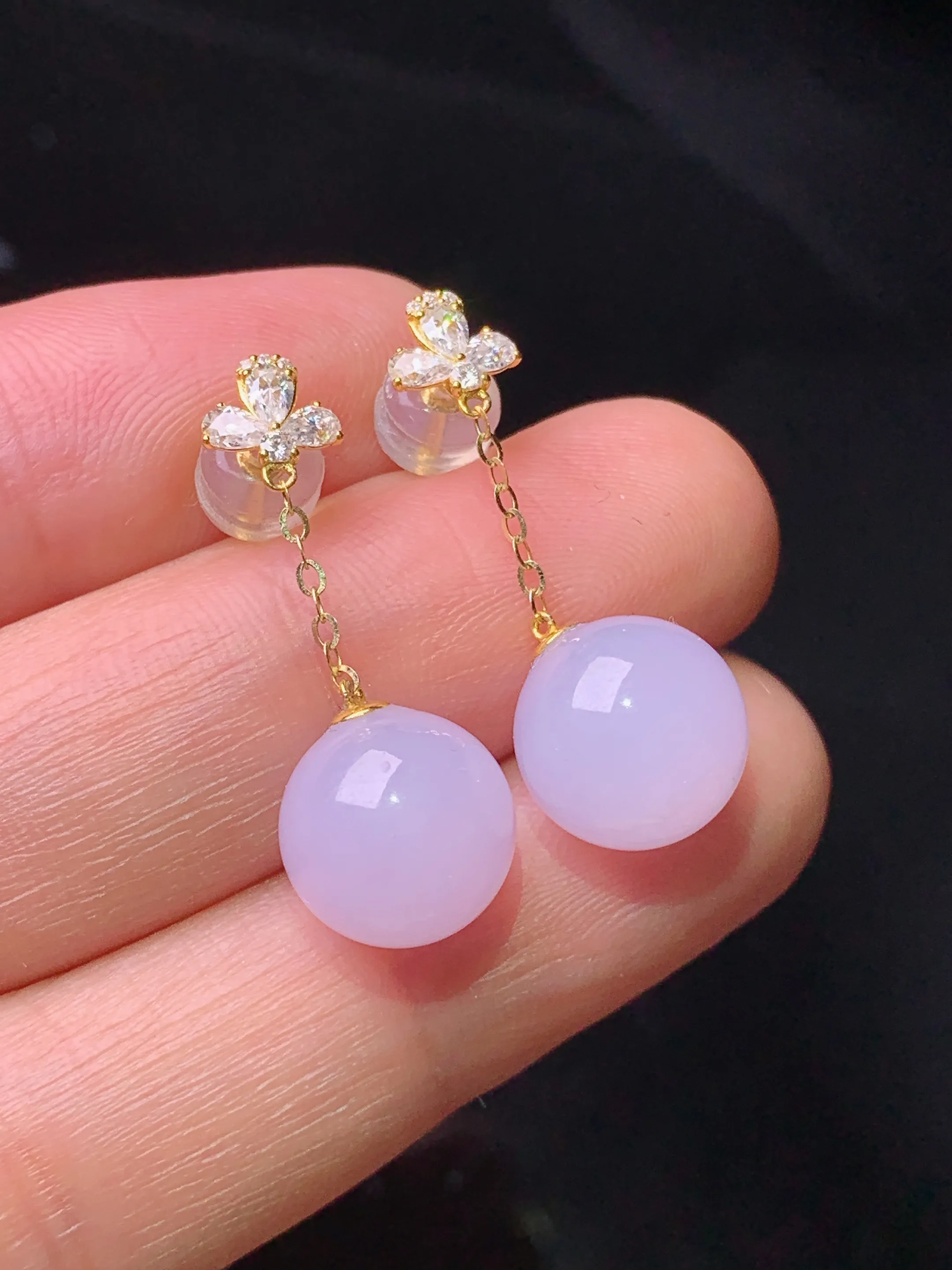 18k金莫桑钻镶嵌吊坠 玉质细腻 色泽艳丽清新 整体尺寸25.8*10