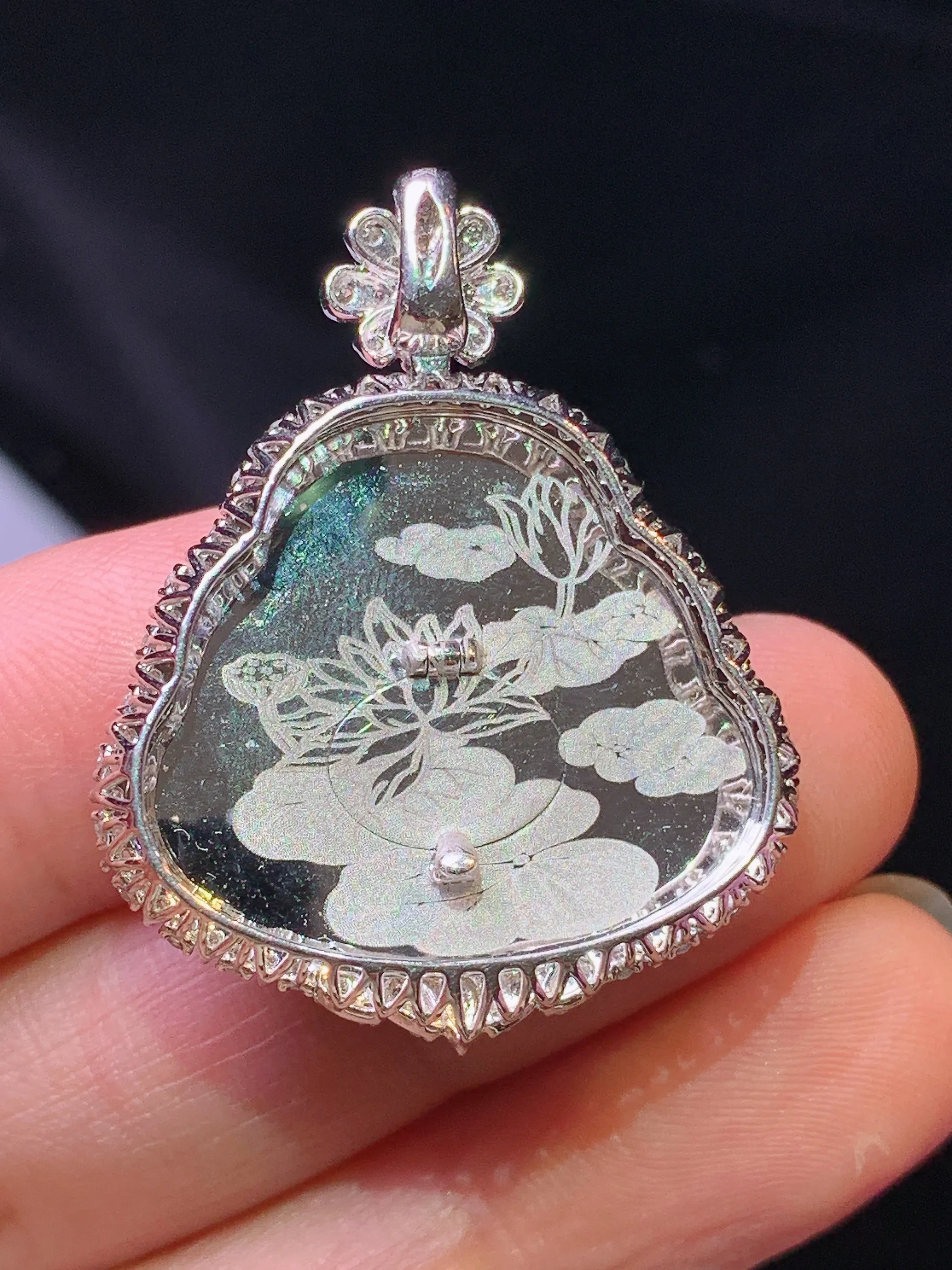 18k金钻镶嵌翠绿佛公吊坠 玉质细腻 色泽艳丽清新 整体尺寸34.2*27.5*8.6