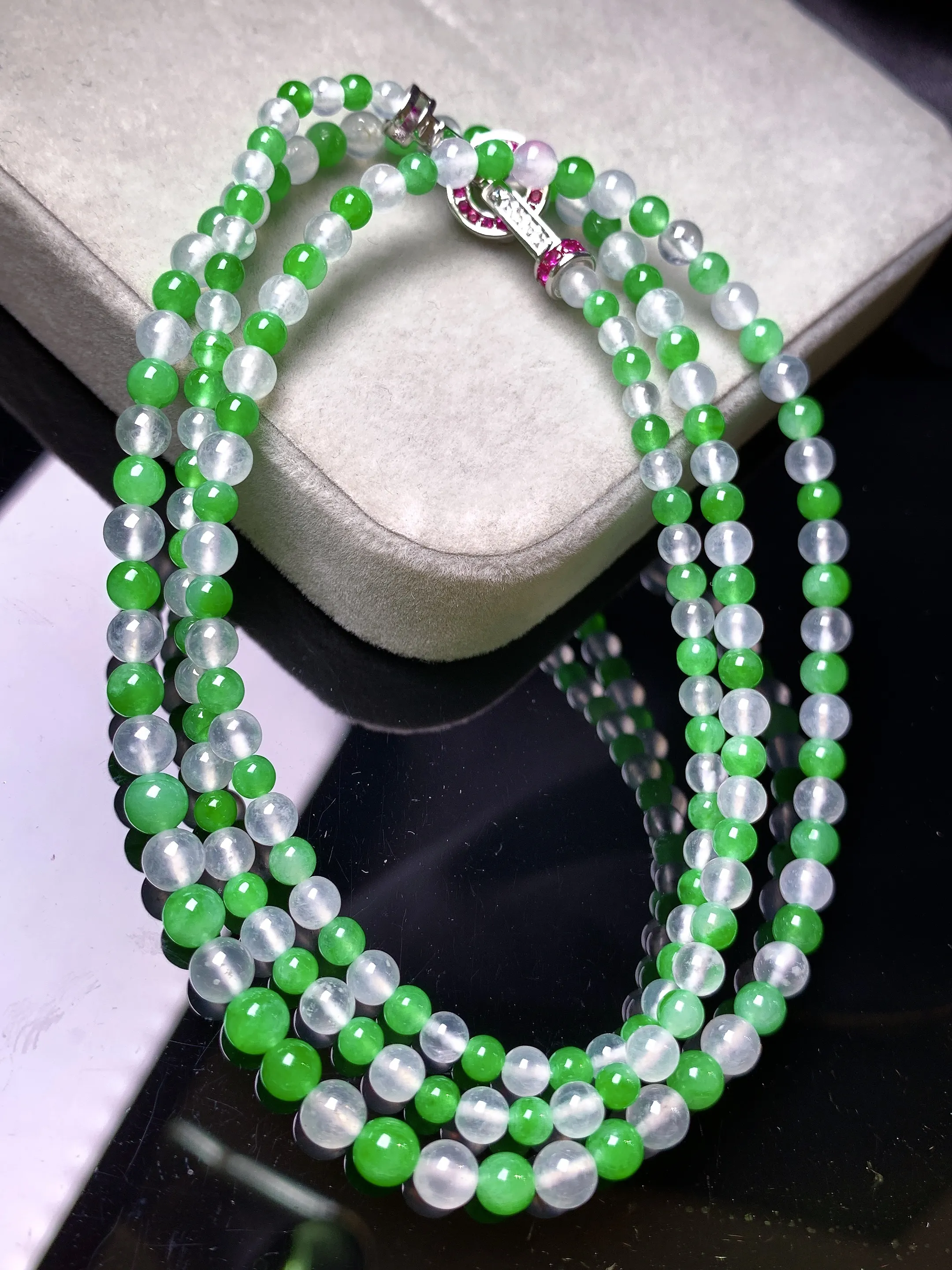 冰绿圆珠组合项链 玉质细腻 色泽艳丽清新 取一尺寸4.6