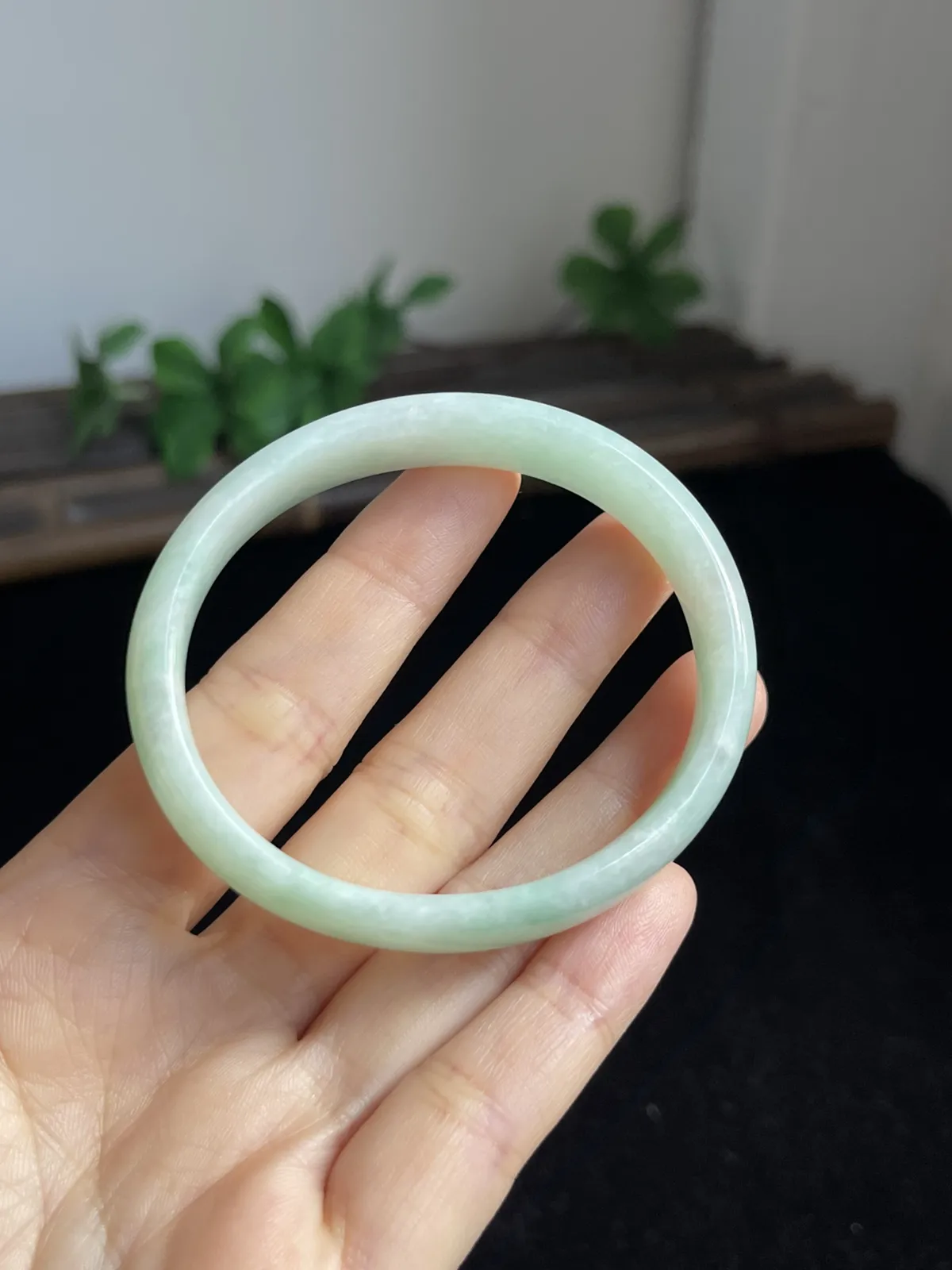 贵妃镯53.6圈口，翡翠手镯