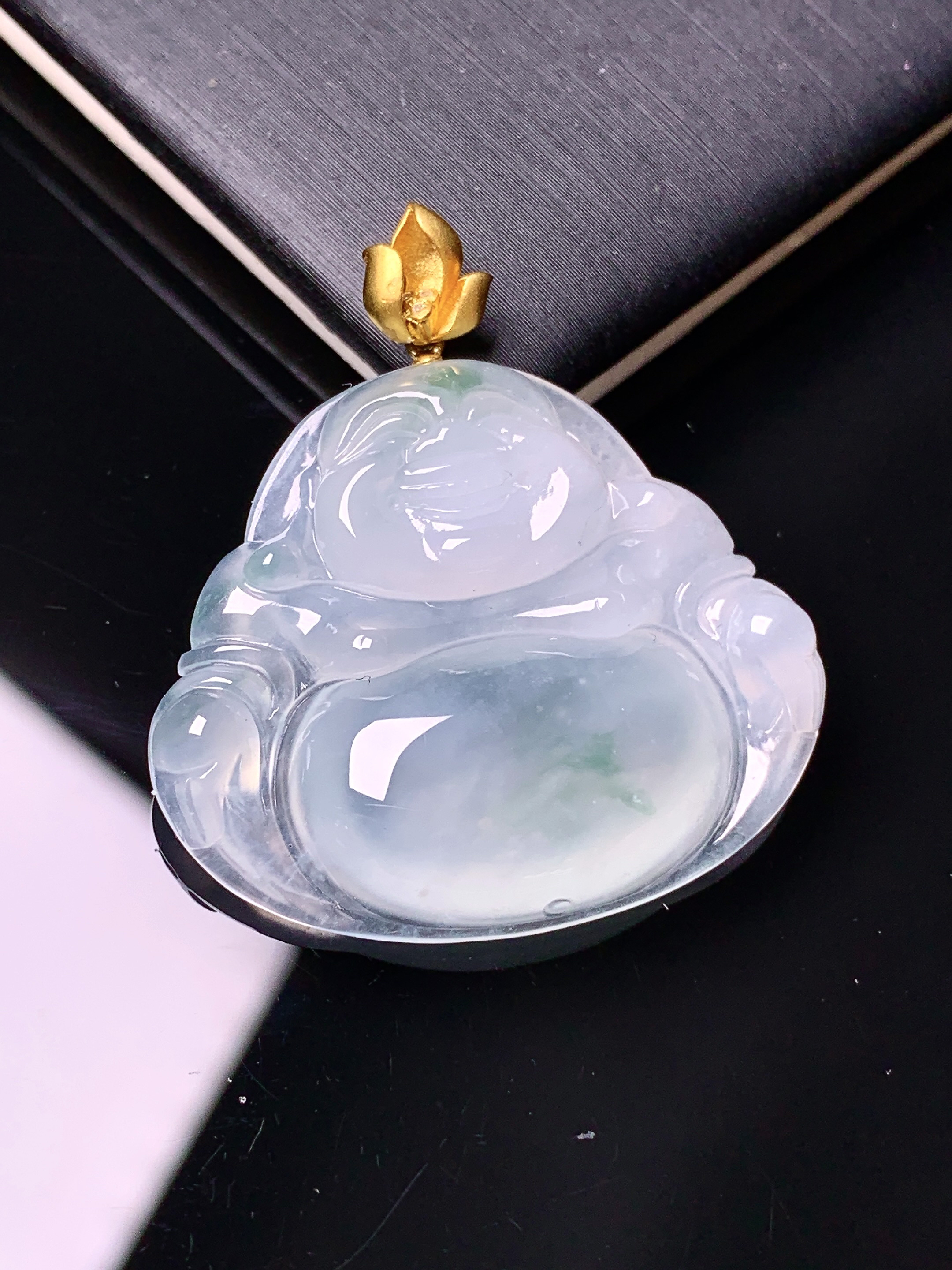 18k金镶嵌冰种佛公吊坠 玉质细腻 色泽艳丽清新 整体尺寸33.6*30.8*5.6