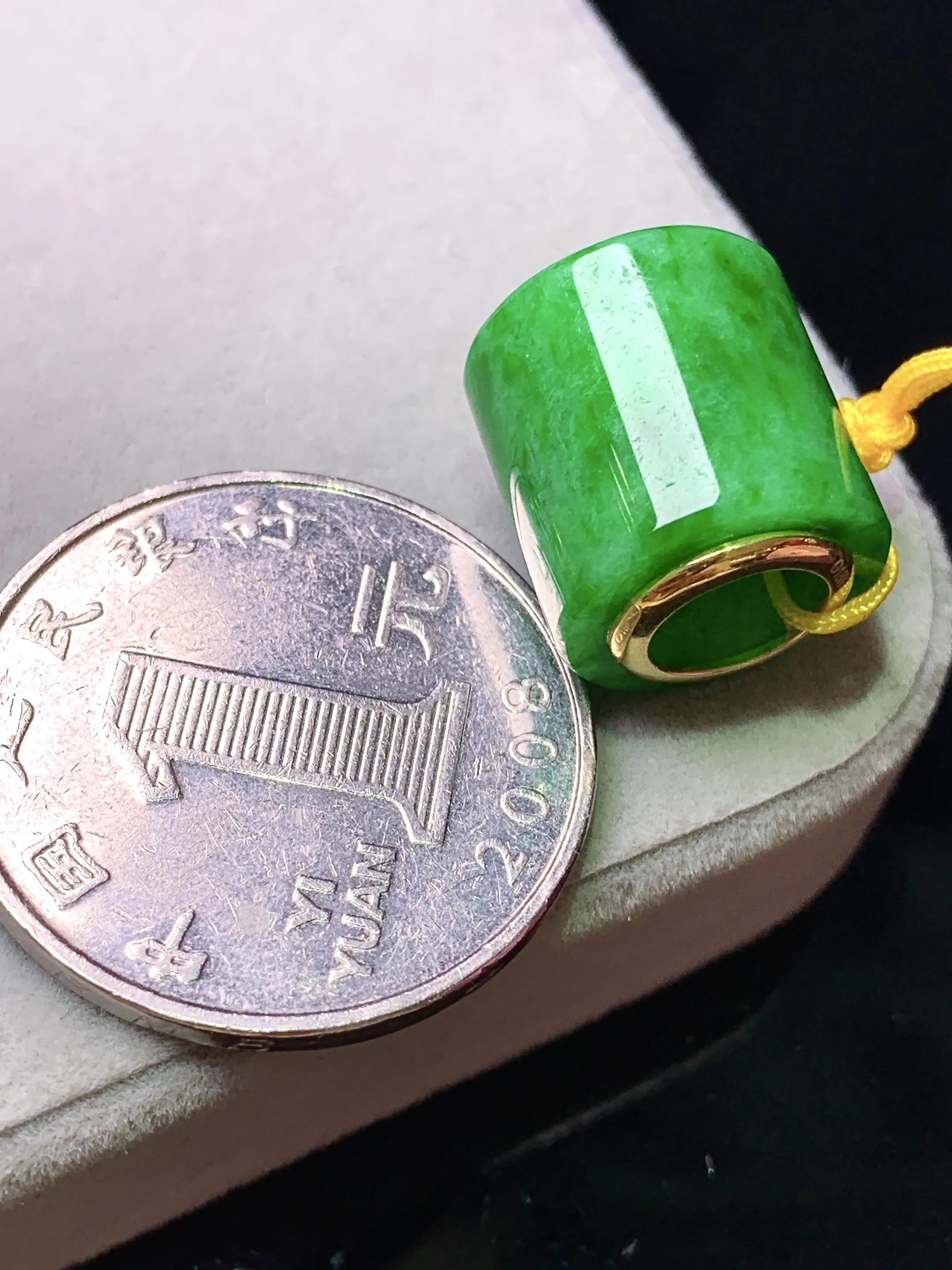 18k金镶嵌翠绿路路通吊坠 玉质细腻 色泽艳丽清新 整体尺寸14.2*13.3