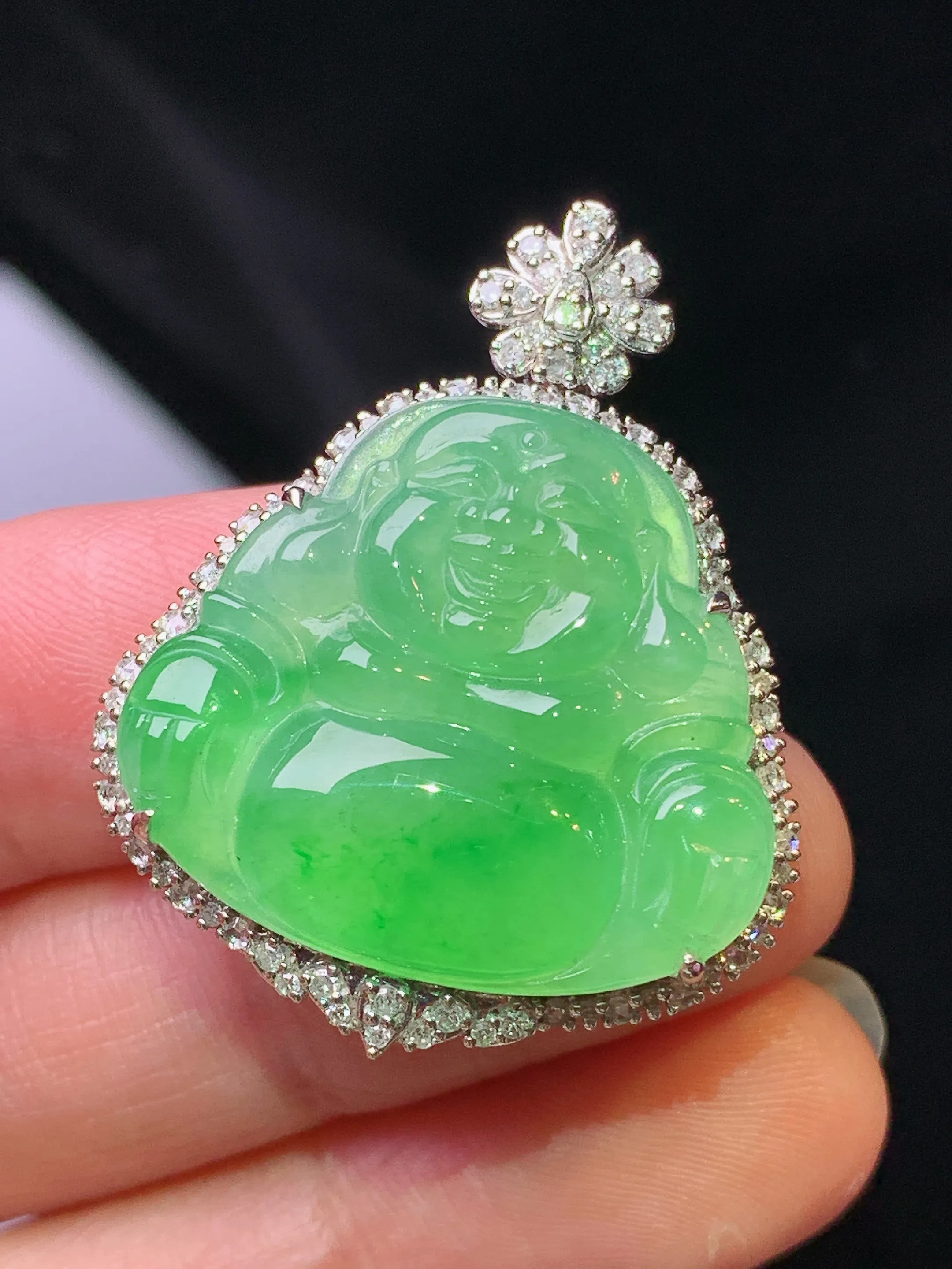 18k金钻镶嵌翠绿佛公吊坠 玉质细腻 色泽艳丽清新 整体尺寸34.2*27.5*8.6