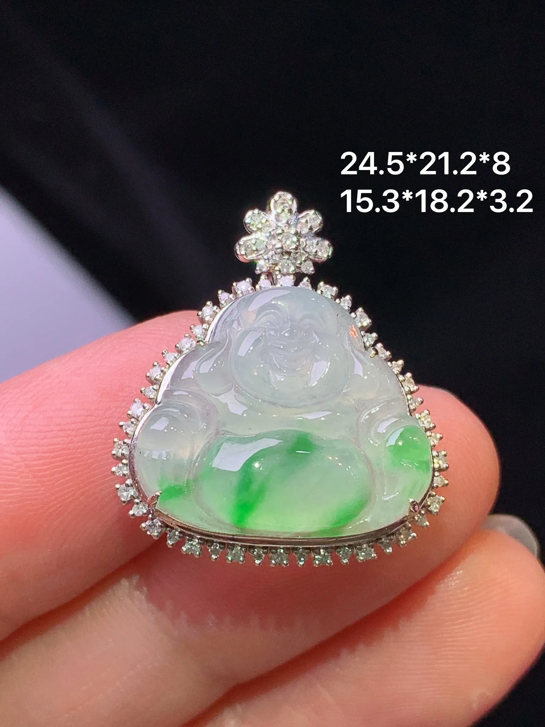 18k金钻镶嵌飘绿佛公吊坠 玉质细腻 色泽艳丽清新 整体尺寸24.5*21.2*8