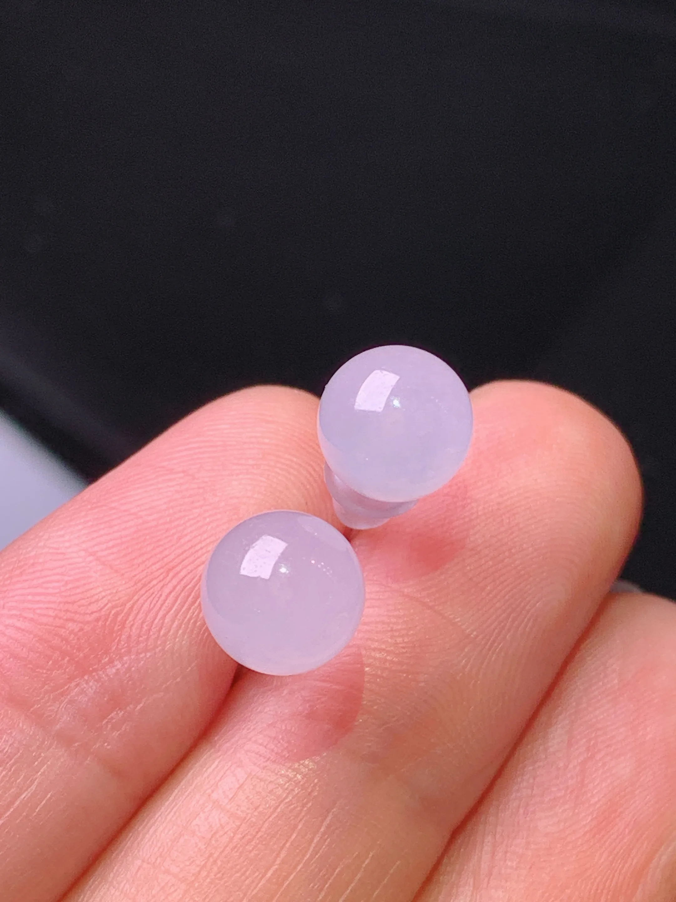 18k金镶嵌淡紫罗兰圆珠耳钉 玉质细腻 色泽艳丽清新 整体尺寸7.6