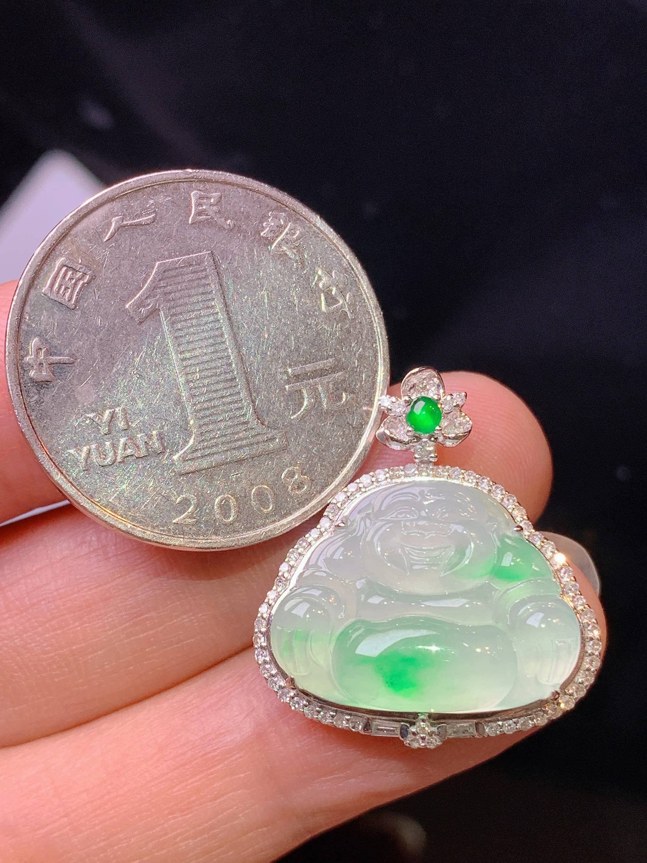 18k金钻镶嵌飘绿佛公吊坠 玉质细腻 色泽艳丽清新 整体尺寸24.2*21.8*7