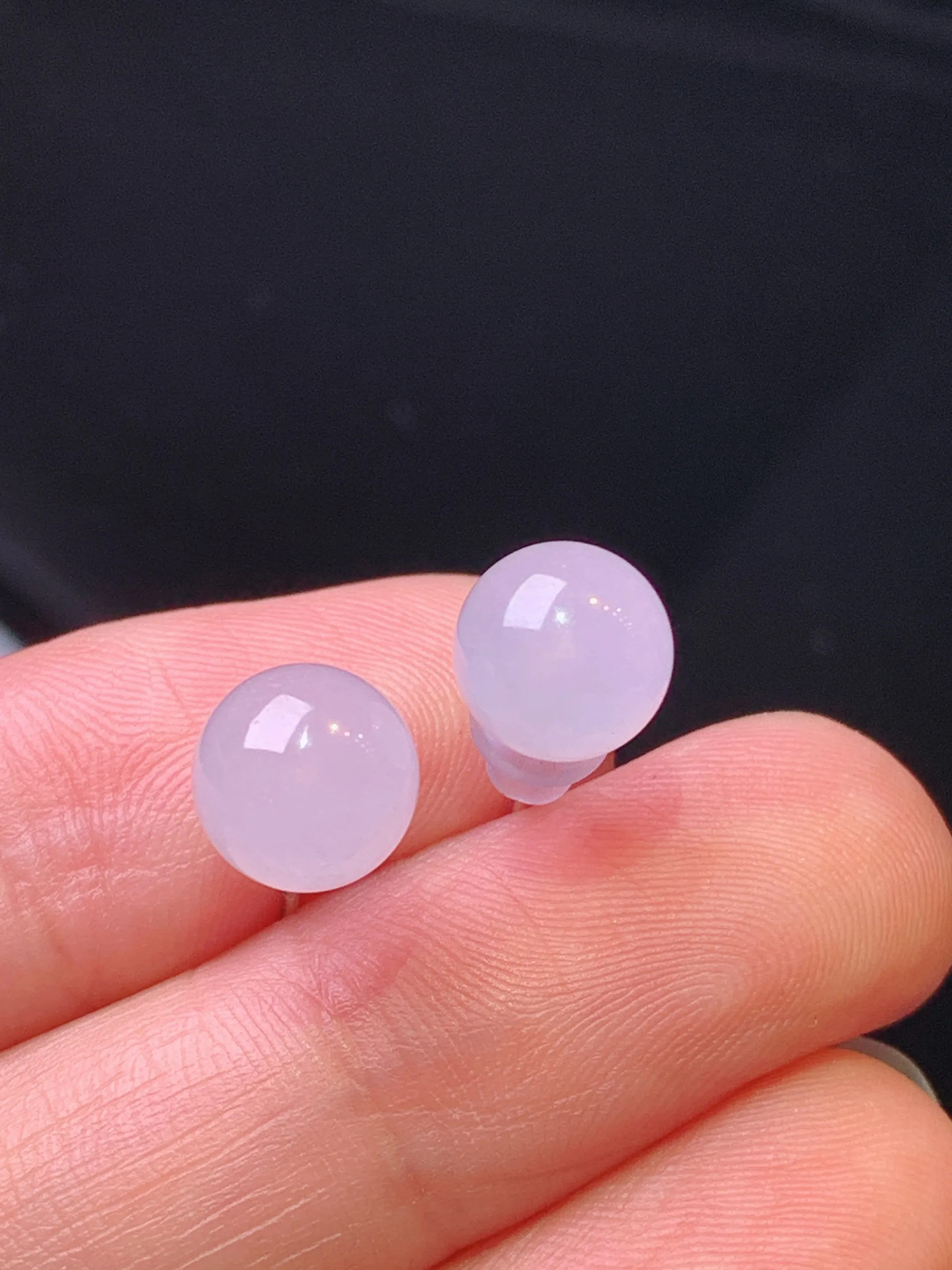 18k金镶嵌淡紫罗兰圆珠耳钉 玉质细腻 色泽艳丽清新 整体尺寸7.6