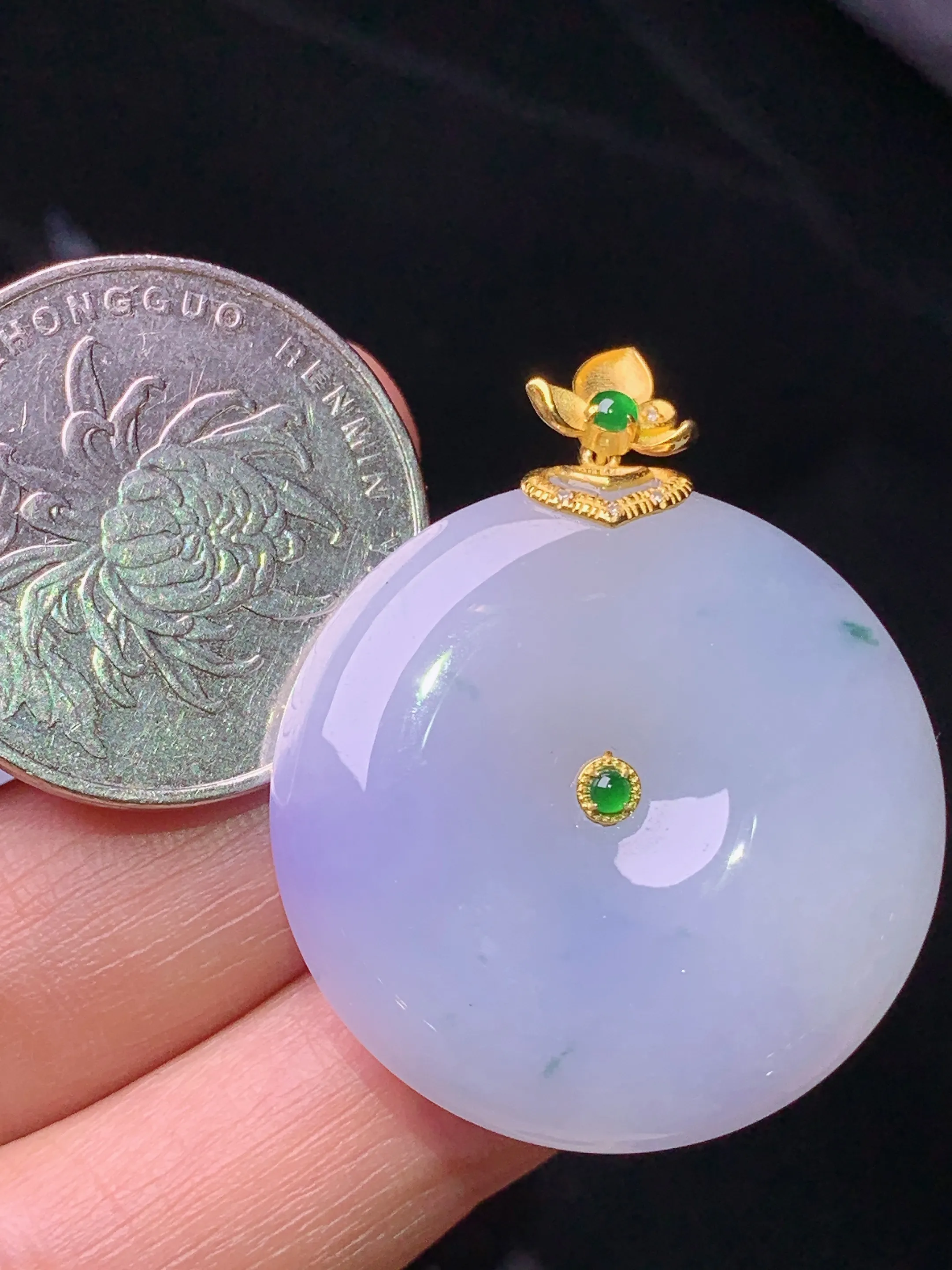 18k金镶嵌紫罗兰平安扣吊坠 玉质细腻 色泽艳丽清新 整体尺寸36.2*29*6.6