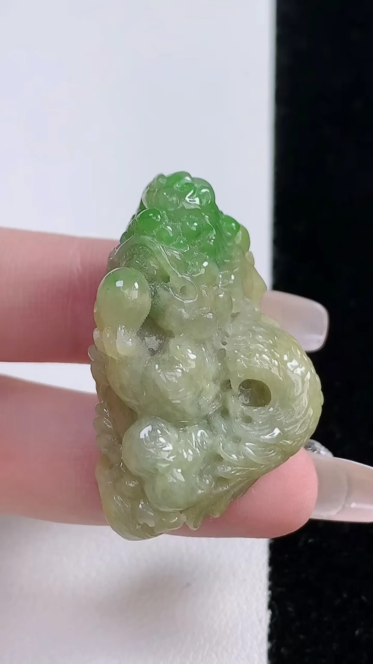 缅甸天然翡翠a货 老坑料起胶冰润 双彩黄加绿霸气龙牌吊坠，尺寸40-26-16.5mm y 24.4