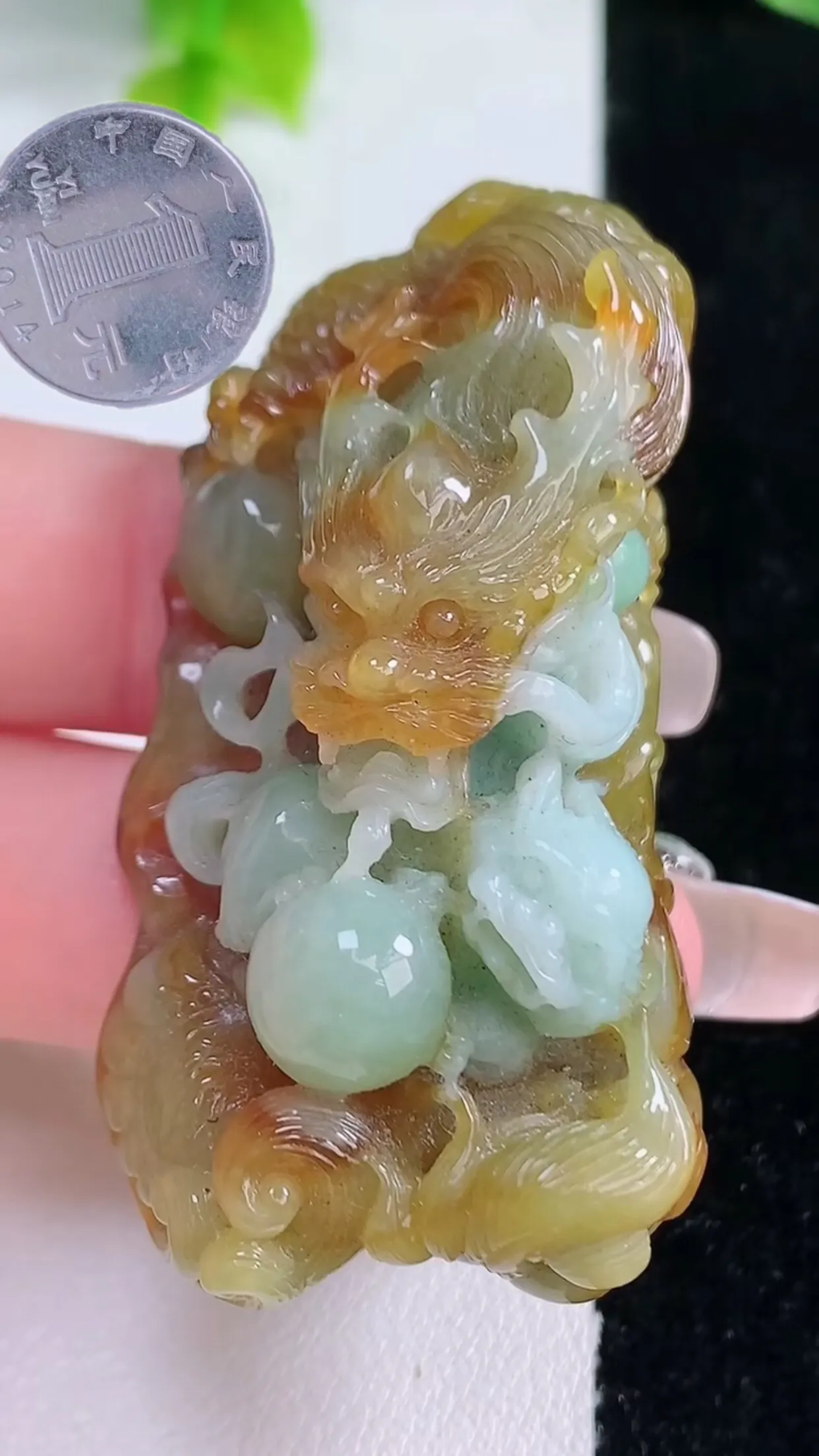 缅甸天然翡翠a货 老坑料起胶冰润 双彩黄加绿霸气龙虎牌吊坠，尺寸56-29-20mm  y 43.98