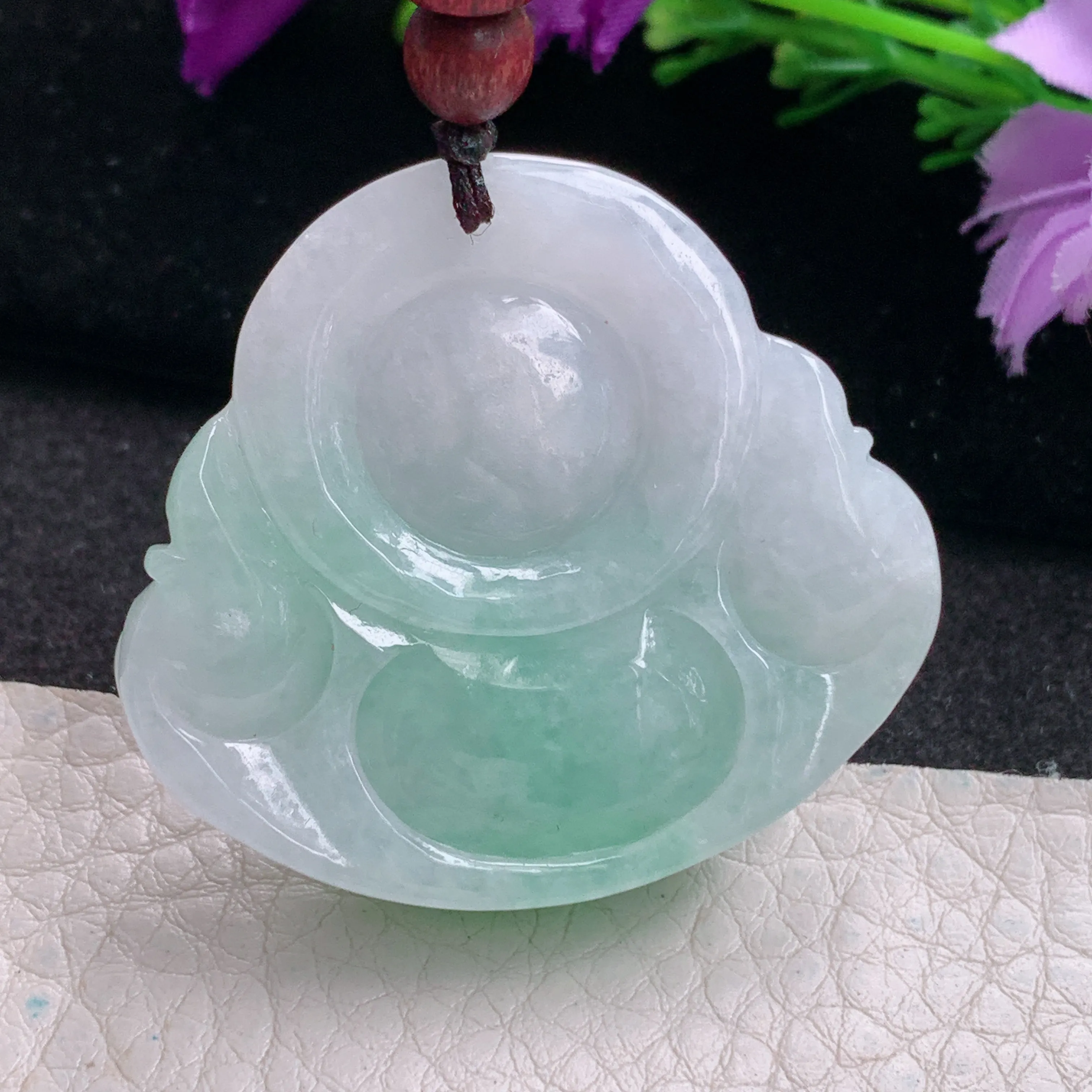 zen实拍39.5*43.2*12缅甸翡翠淡绿大佛公吊坠白底青弥勒佛像