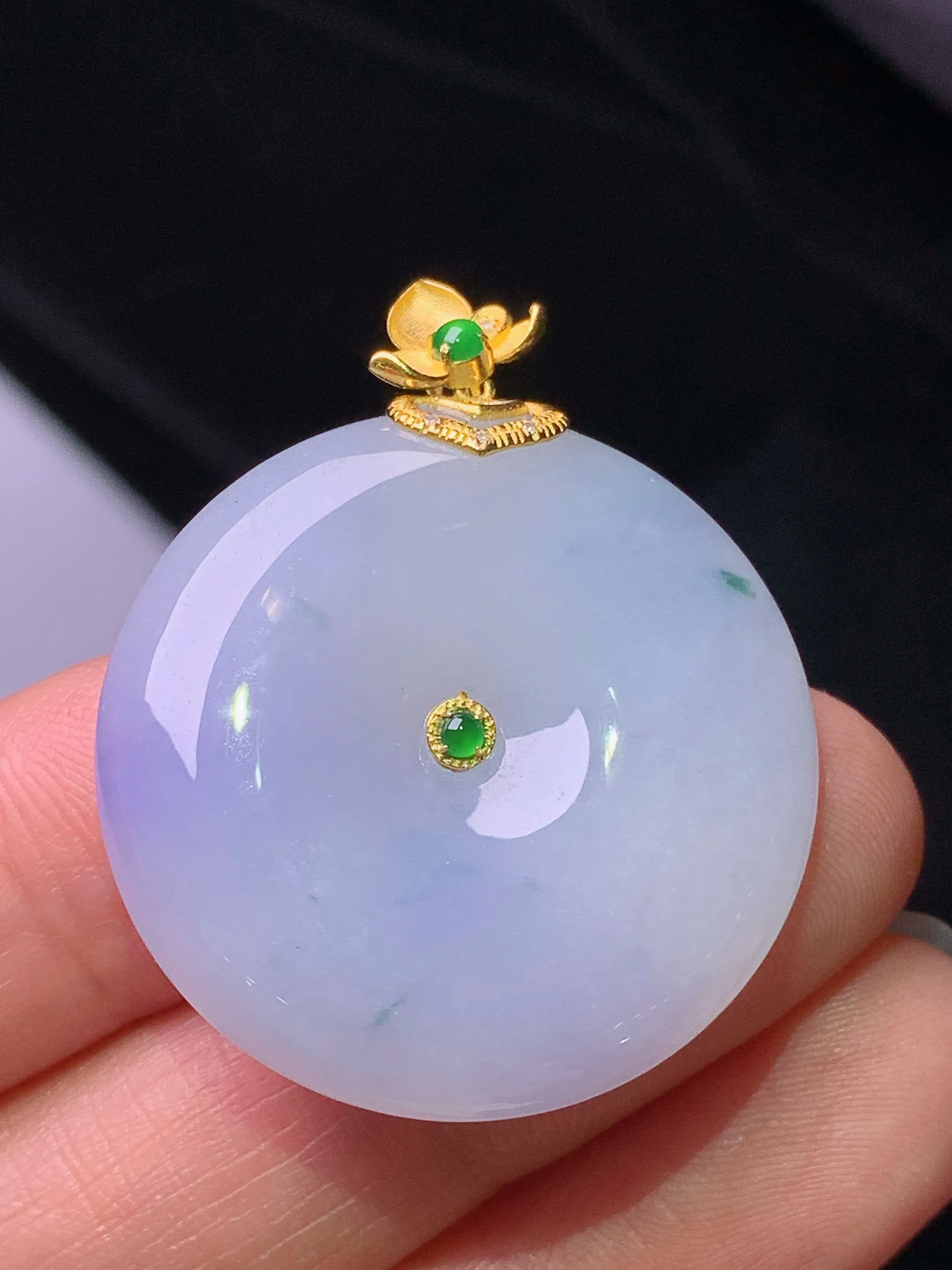 18k金镶嵌紫罗兰平安扣吊坠 玉质细腻 色泽艳丽清新 整体尺寸36.2*29*6.6