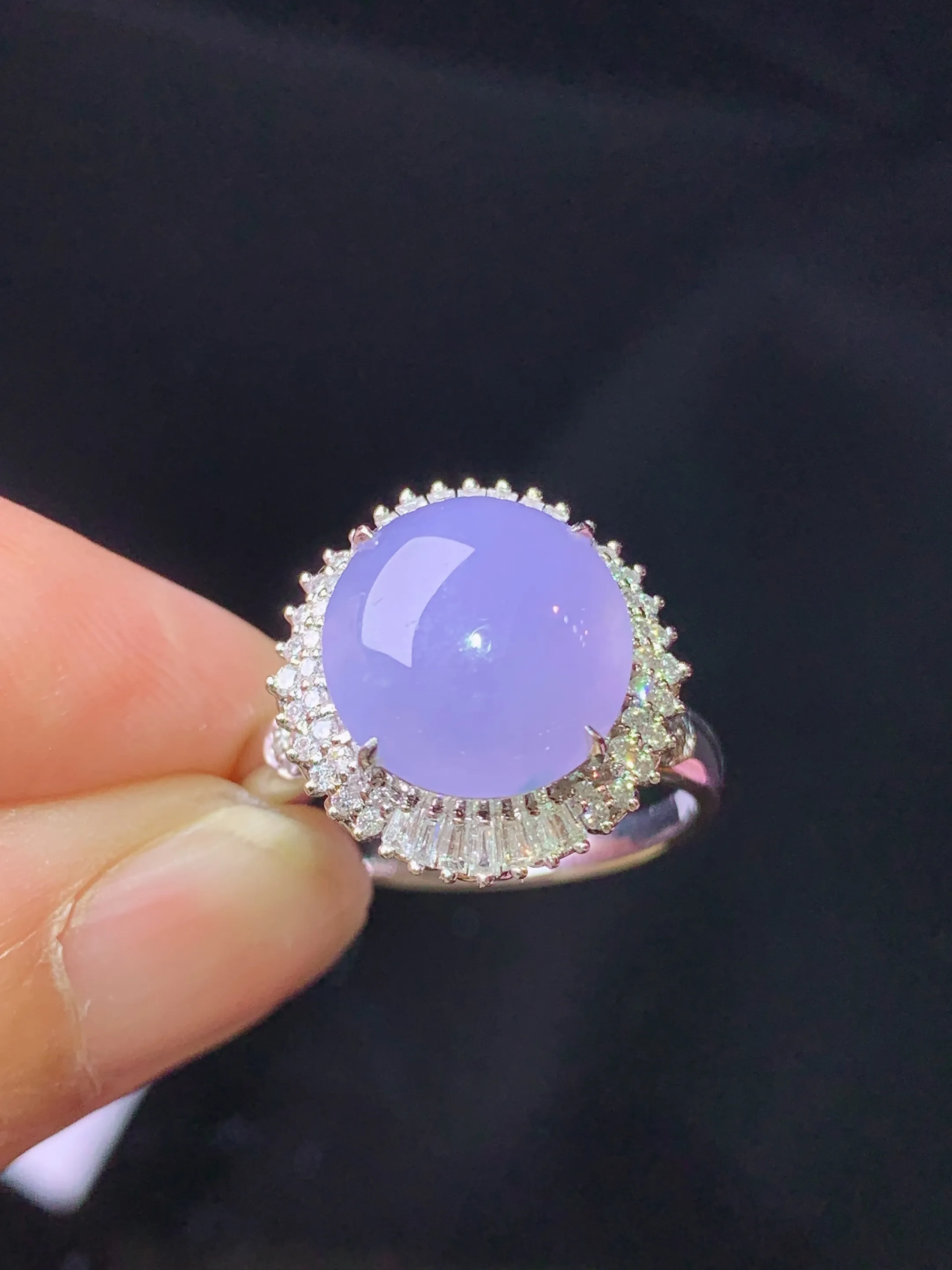 18k金钻镶嵌紫罗兰蛋面戒指 玉质细腻 色泽艳丽清新 圈口14 整体尺寸15.6*15*11