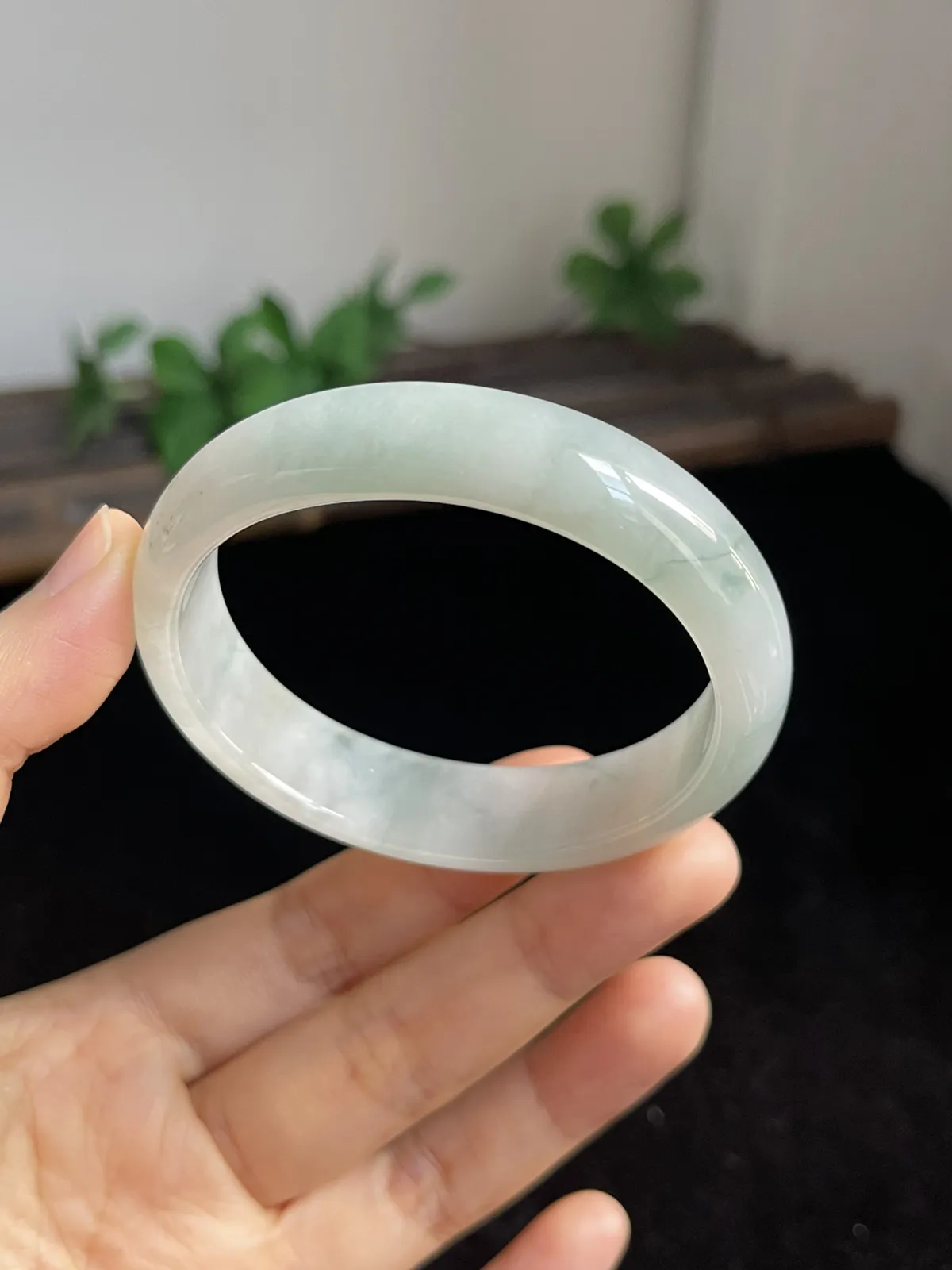 贵妃镯54.2圈口，翡翠手镯