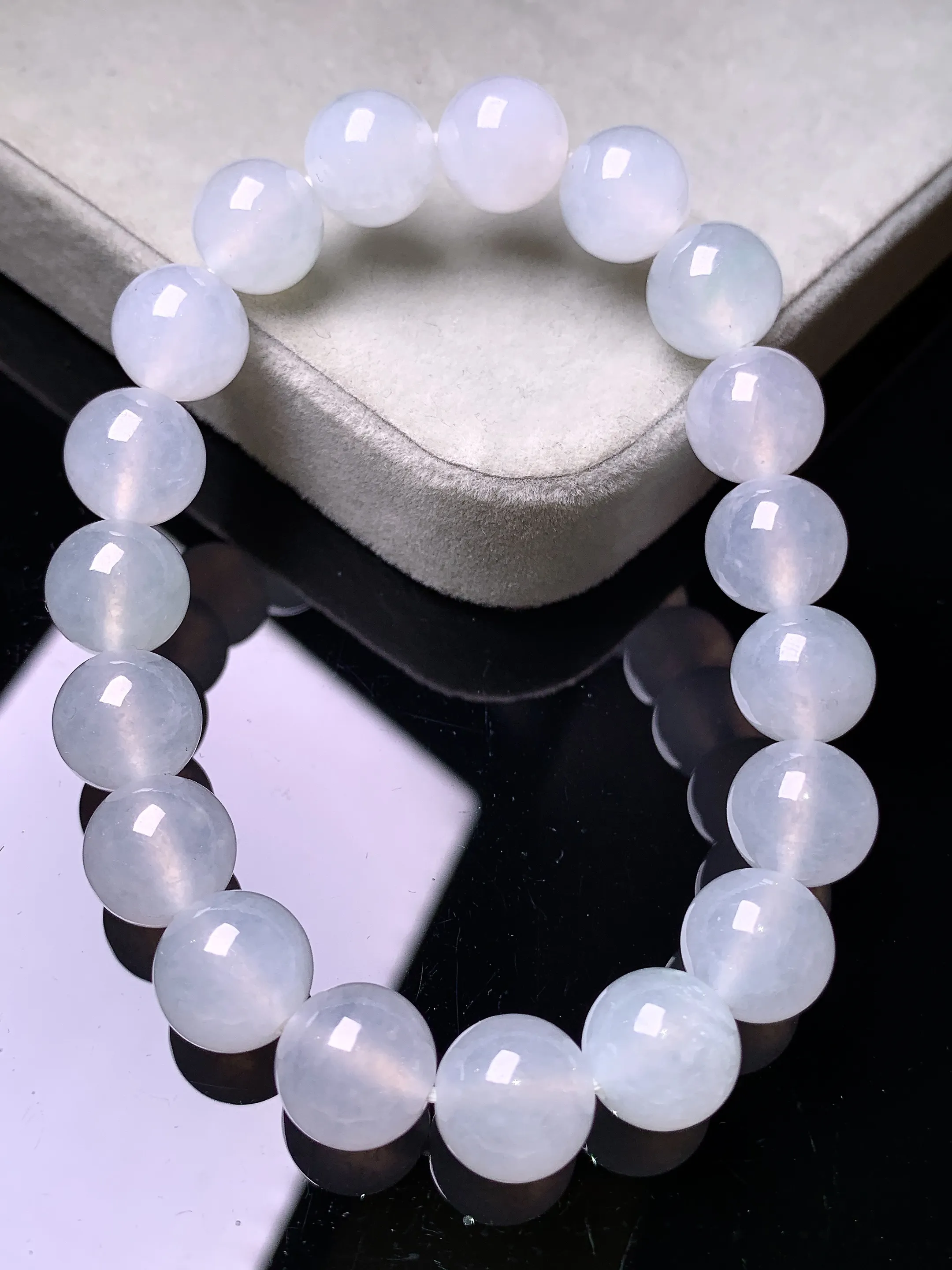 冰种圆珠手链 玉质细腻 色泽艳丽清新 整体尺寸10.3