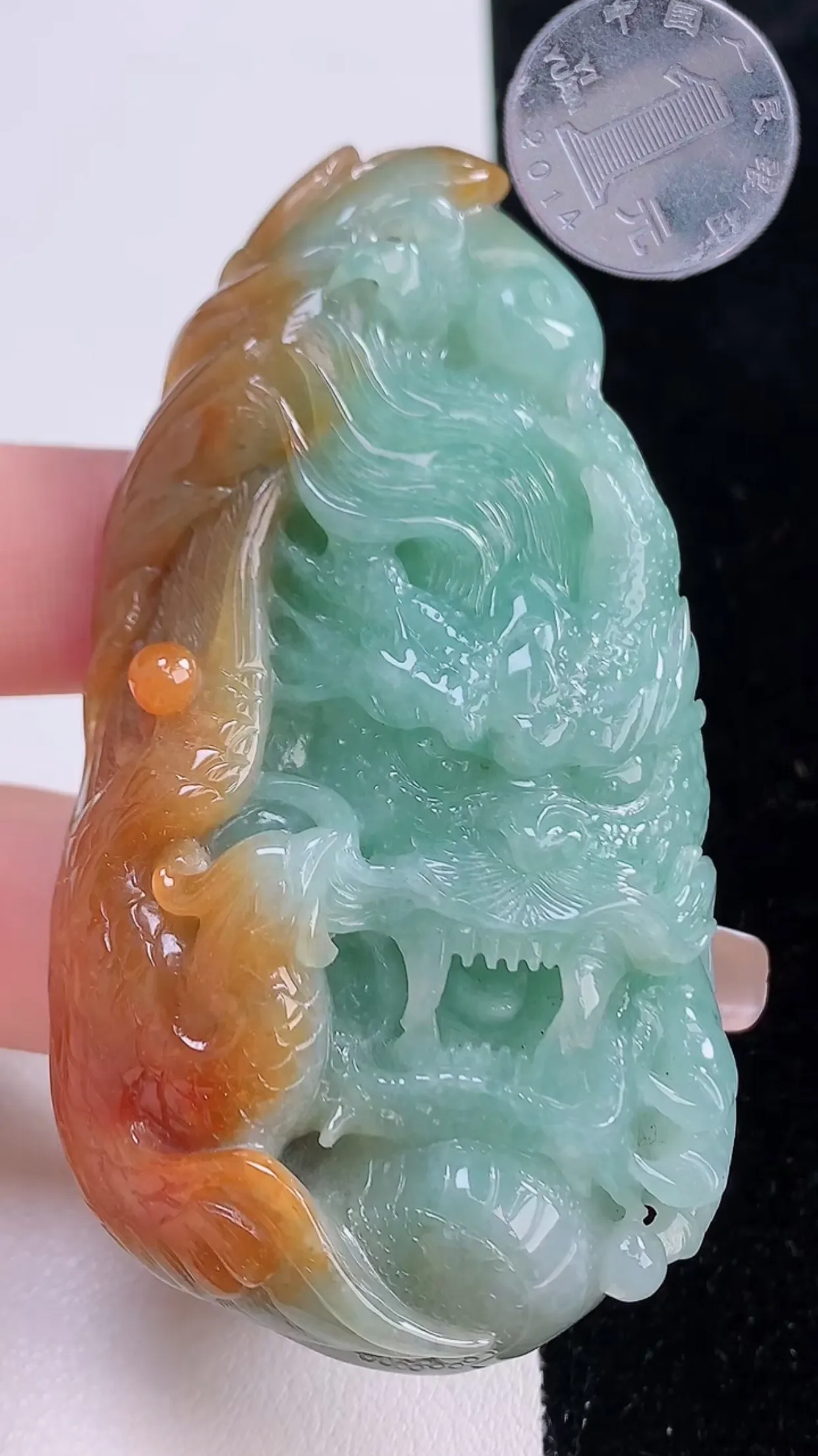 缅甸天然翡翠a货 老坑料起胶冰润 双彩黄加绿霸气龙牌吊坠，尺寸74.2-39.6-15.8mm  y  75.66