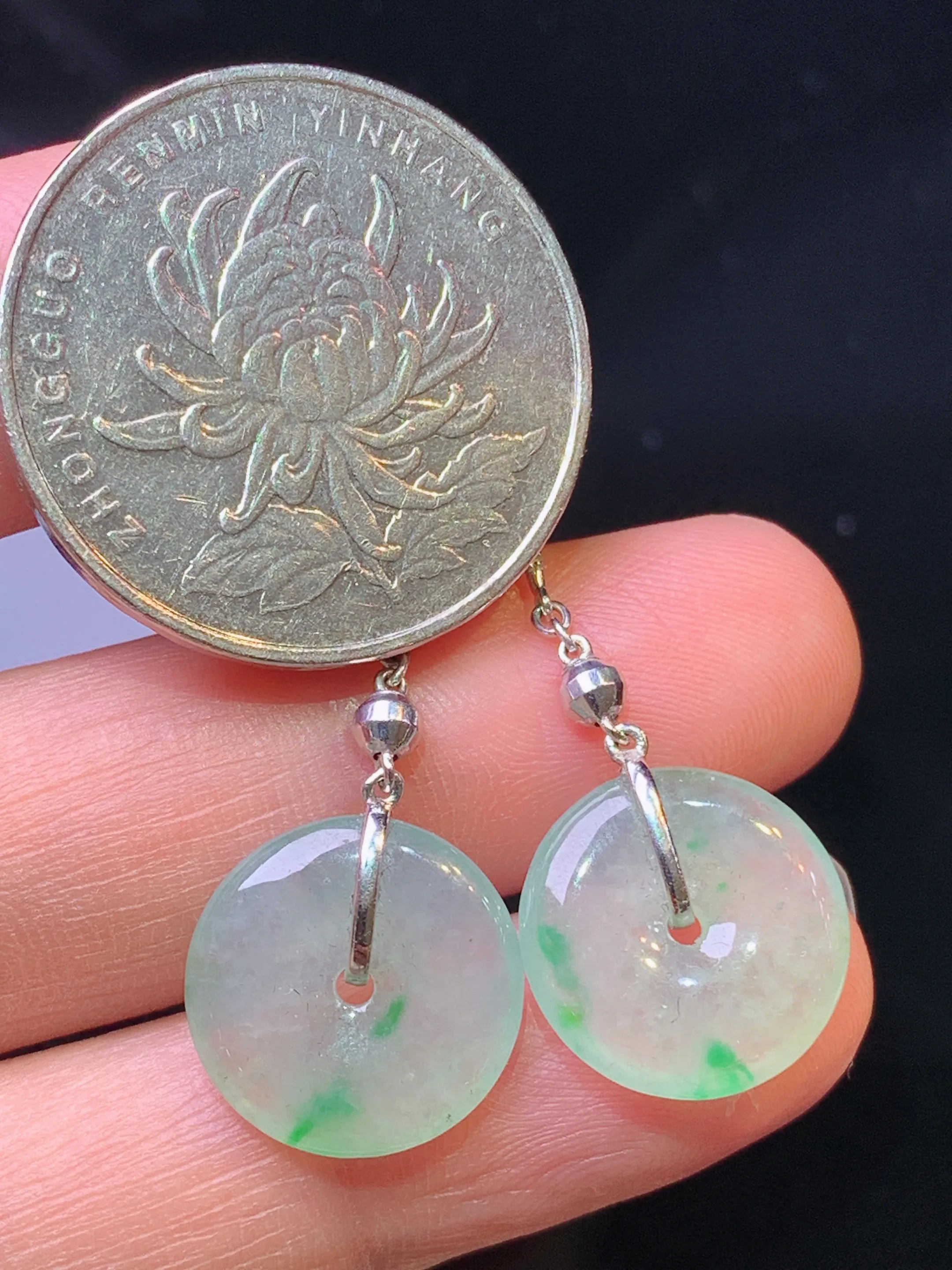 18k金镶嵌冰种平安扣耳坠 玉质细腻 色泽艳丽清新 整体尺寸33.8*13.6*3