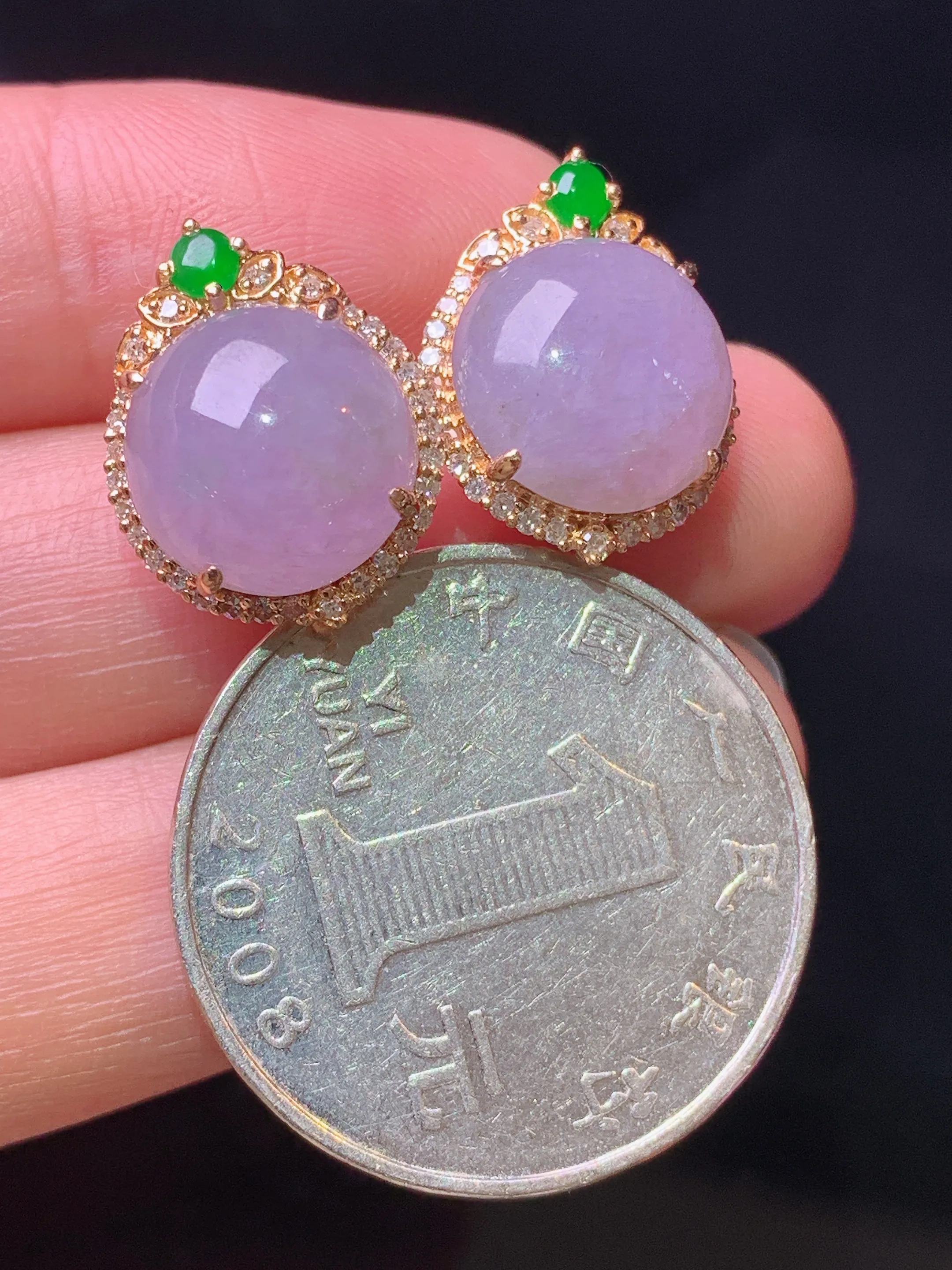 18k金钻镶嵌紫罗兰蛋面耳钉 玉质细腻 色泽艳丽清新 整体尺寸16.3*13*8.3