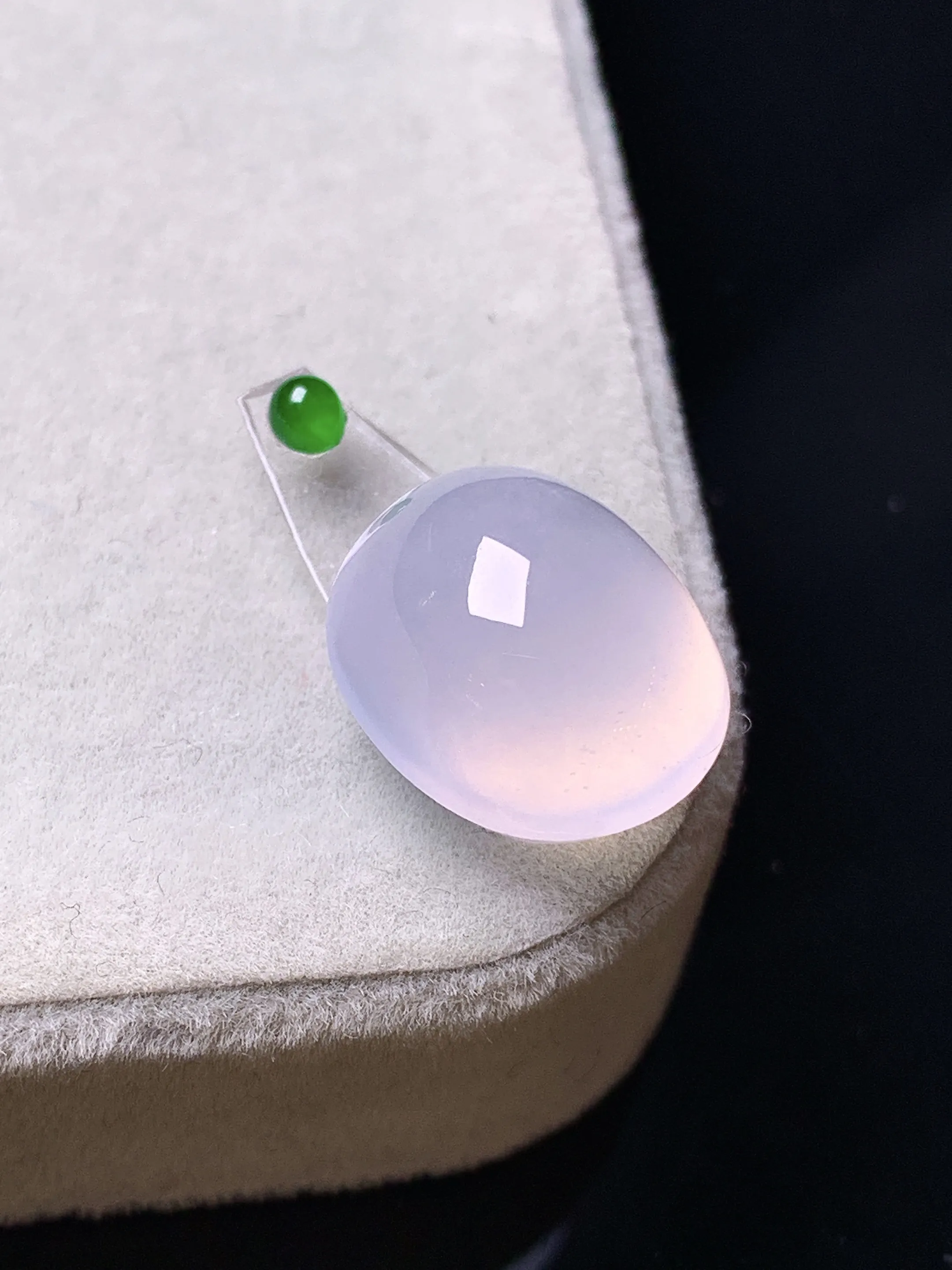 镶嵌款 冰种蛋面吊坠 玉质细腻 色泽艳丽清新 整体尺寸15.3*12*8.6