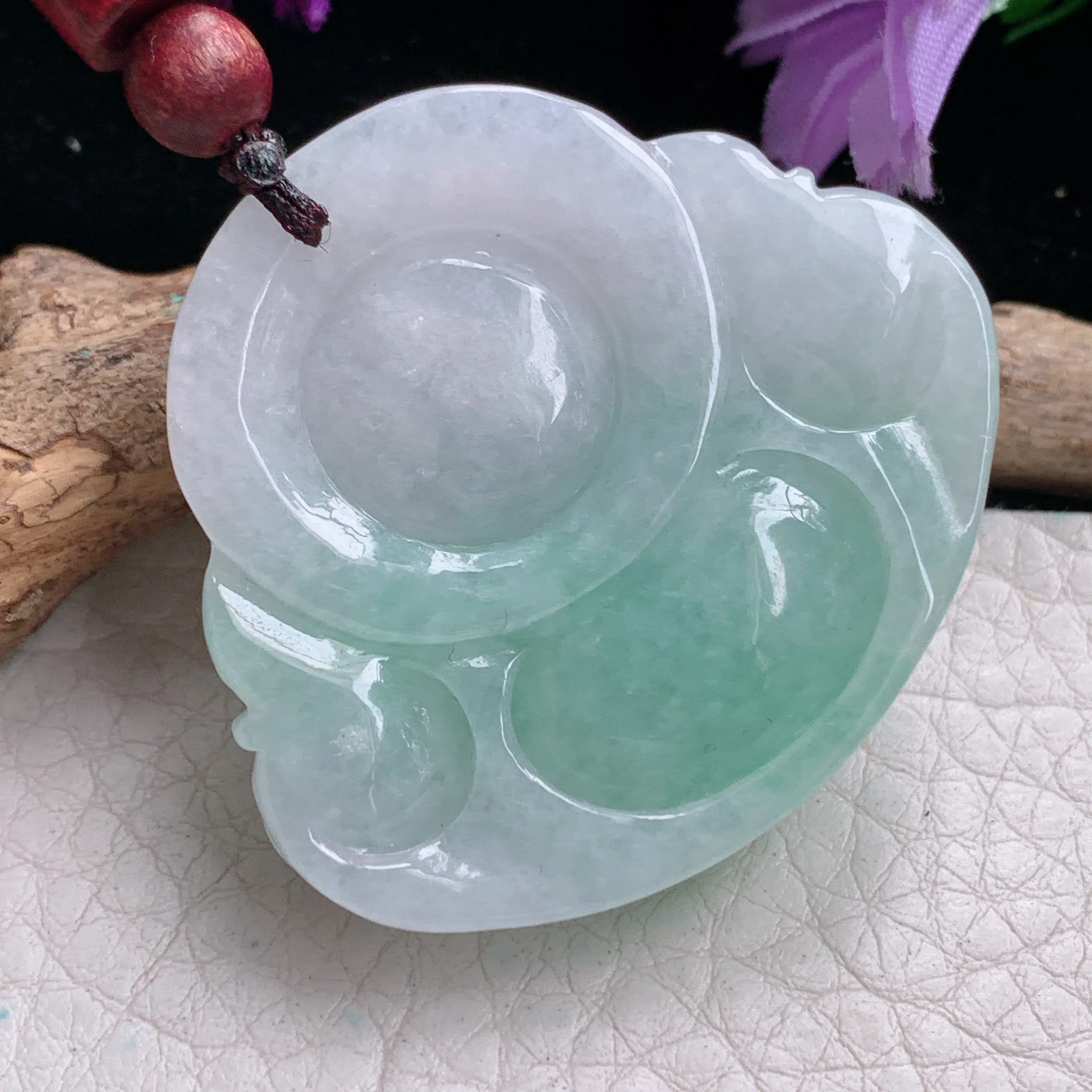 zen实拍39.5*43.2*12缅甸翡翠淡绿大佛公吊坠白底青弥勒佛像