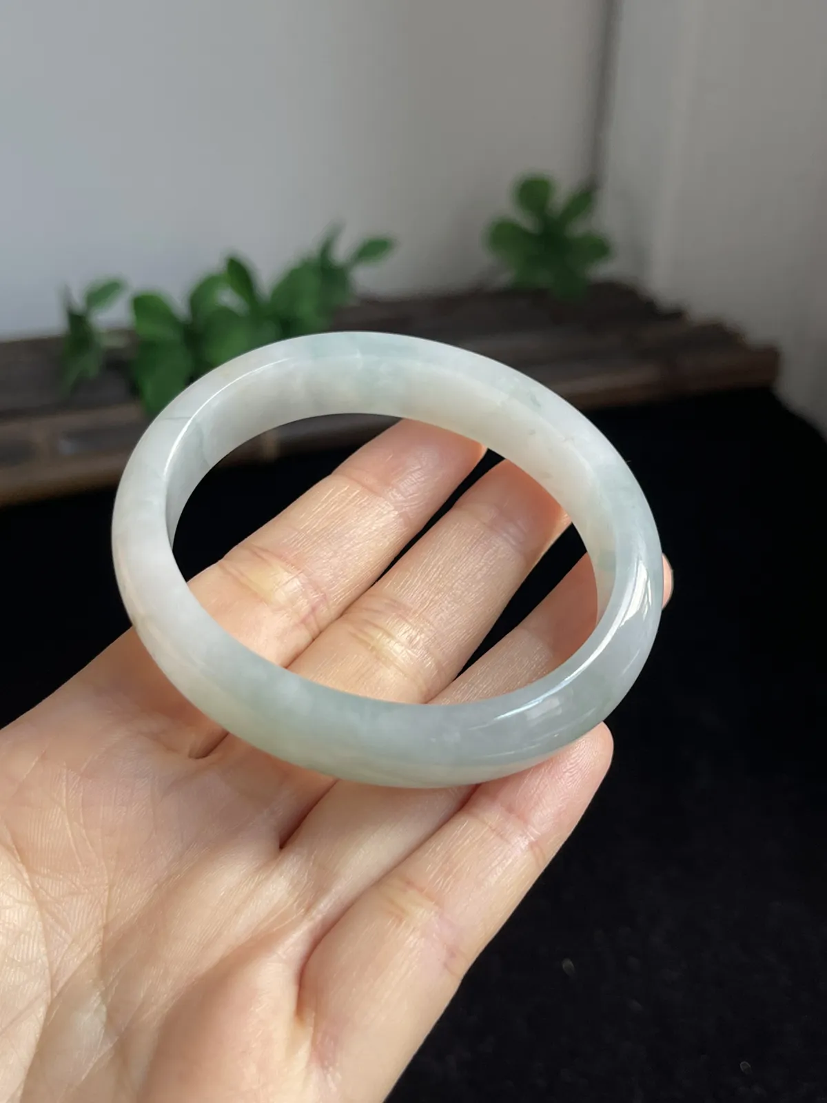 贵妃镯54.2圈口，翡翠手镯