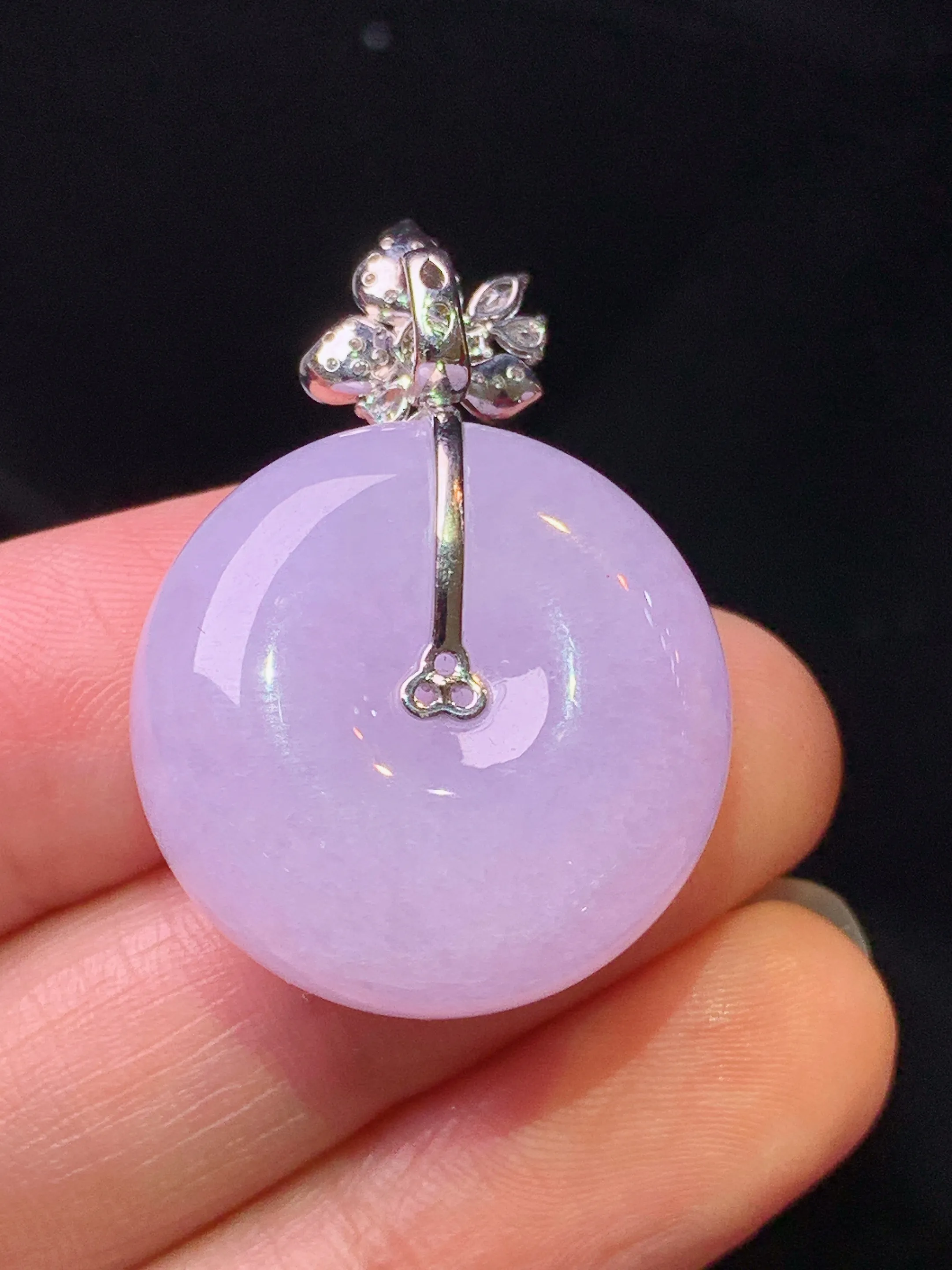 18k金钻镶嵌紫罗兰平安扣吊坠 玉质细腻 色泽艳丽清新 整体尺寸33.2*23*11.3