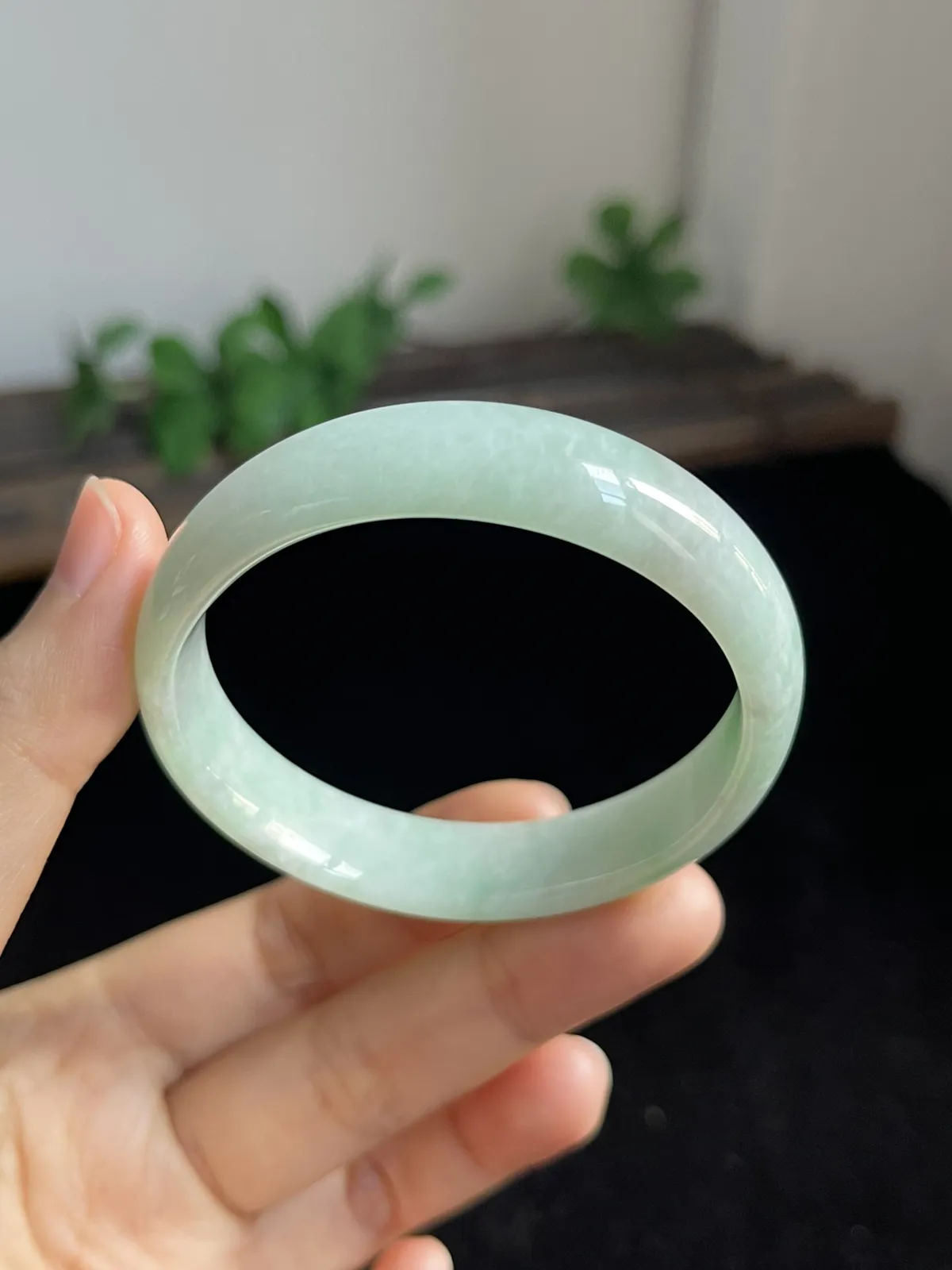 贵妃镯53.6圈口，翡翠手镯