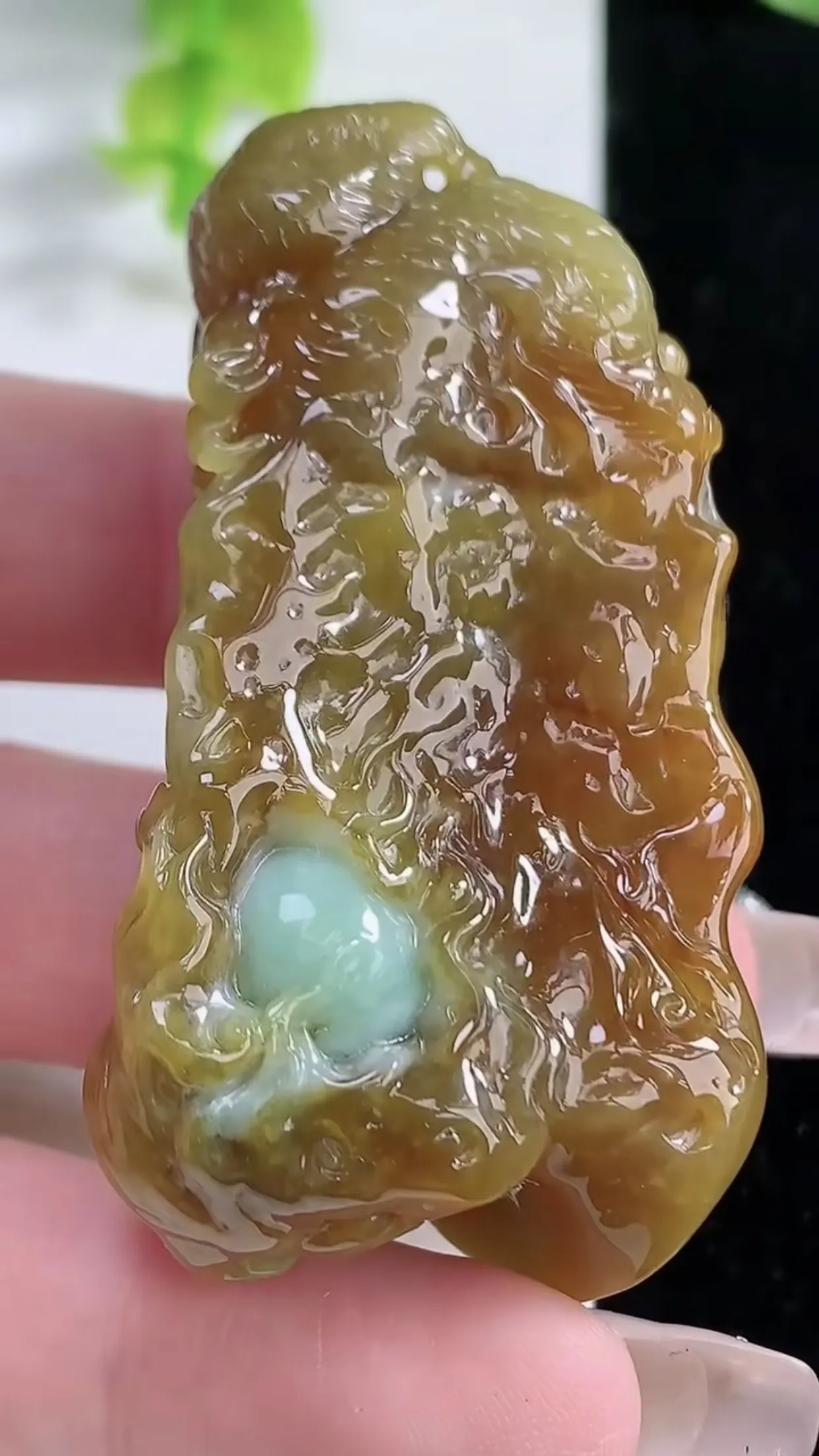 缅甸天然翡翠a货 老坑料起胶冰润 双彩黄加绿霸气龙虎牌吊坠，尺寸56-29-20mm  y 43.98