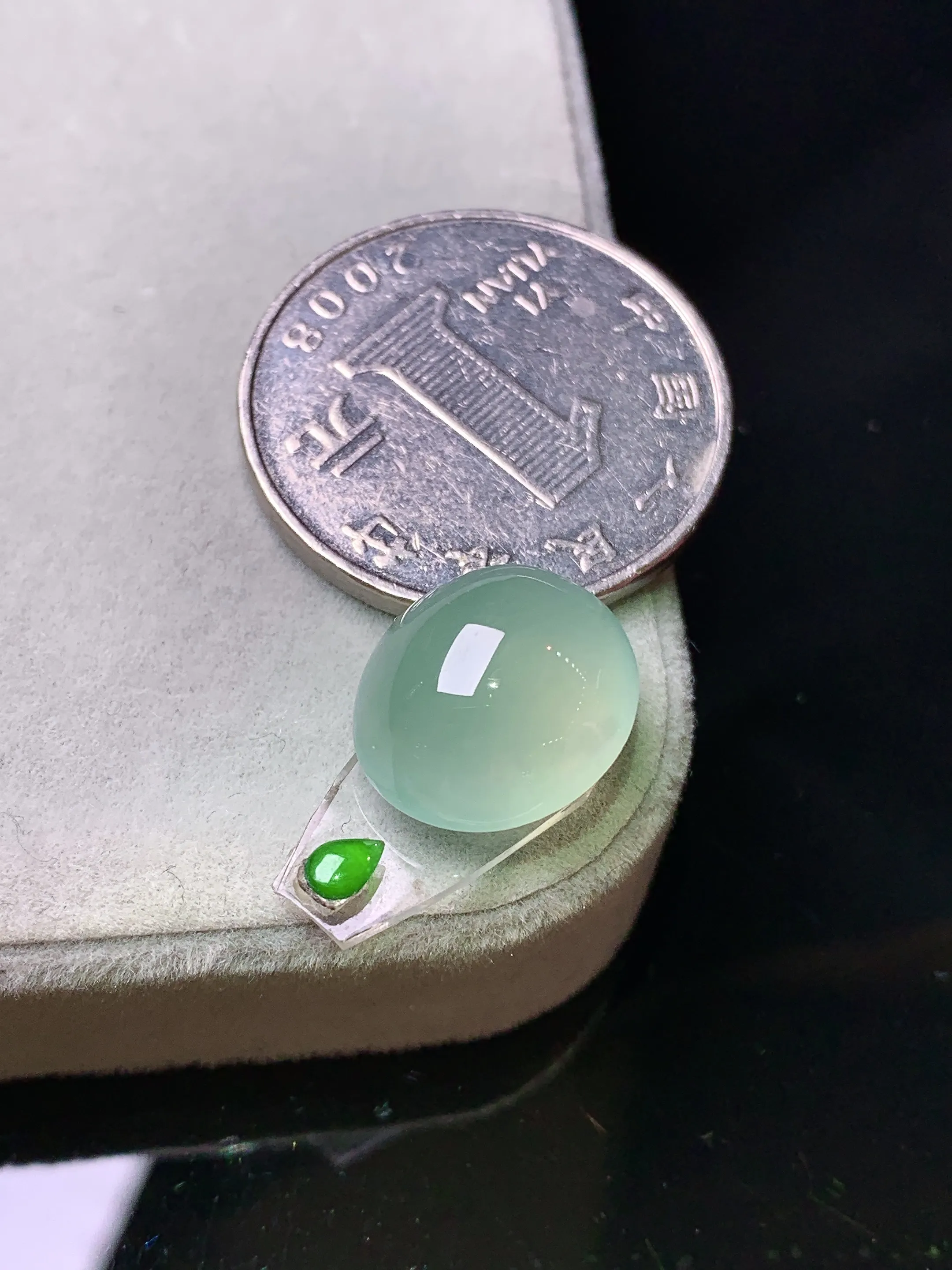 镶嵌款 冰种蛋面吊坠 玉质细腻 色泽艳丽清新 整体尺寸13.8*12.3*7.2