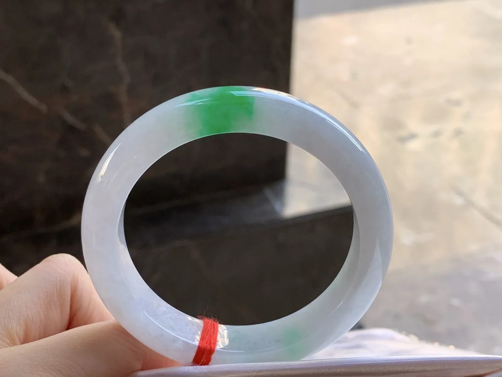 带色手镯
颜色漂亮 56.7/12.9/8.9mm