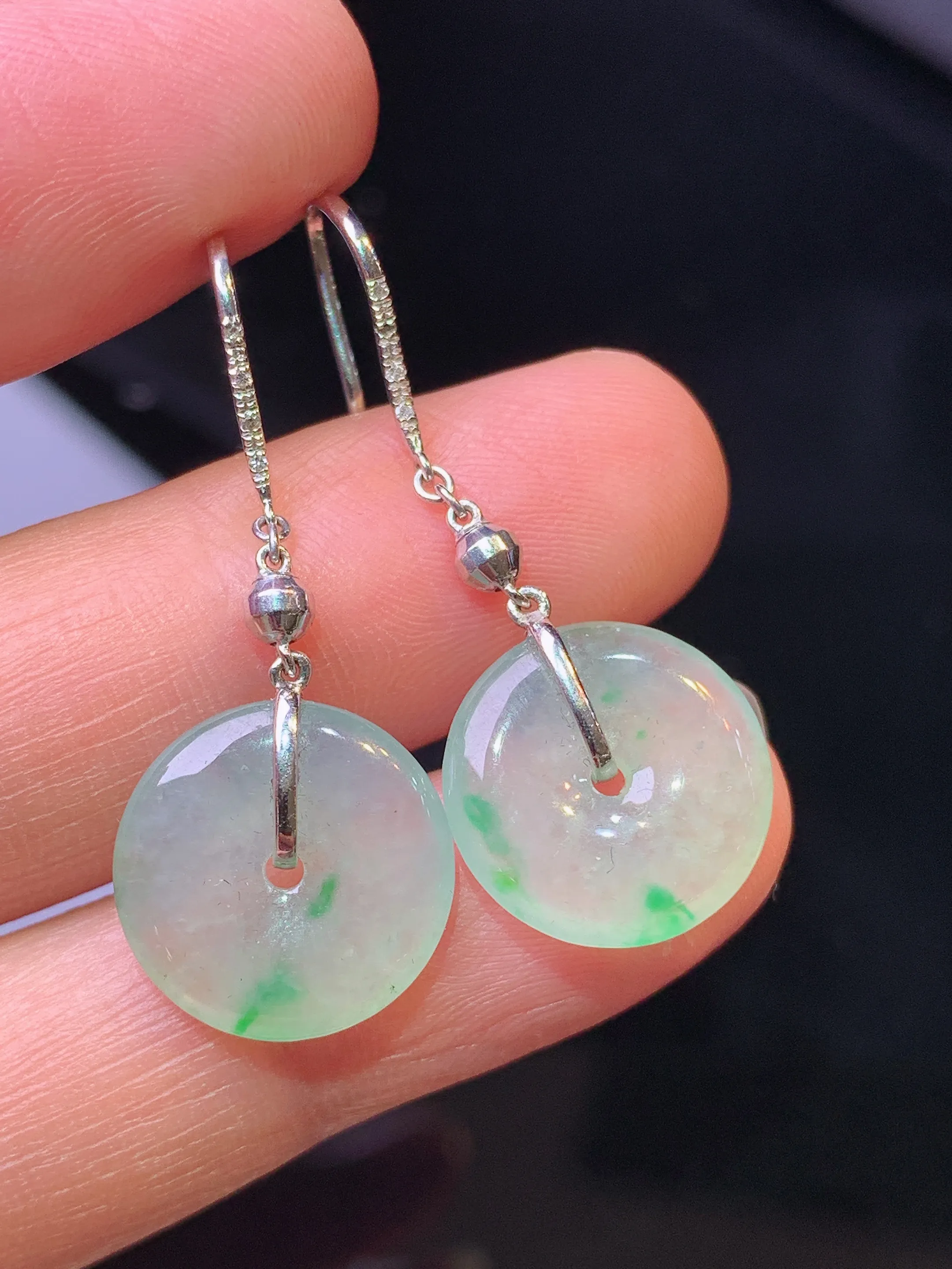 18k金镶嵌冰种平安扣耳坠 玉质细腻 色泽艳丽清新 整体尺寸33.8*13.6*3