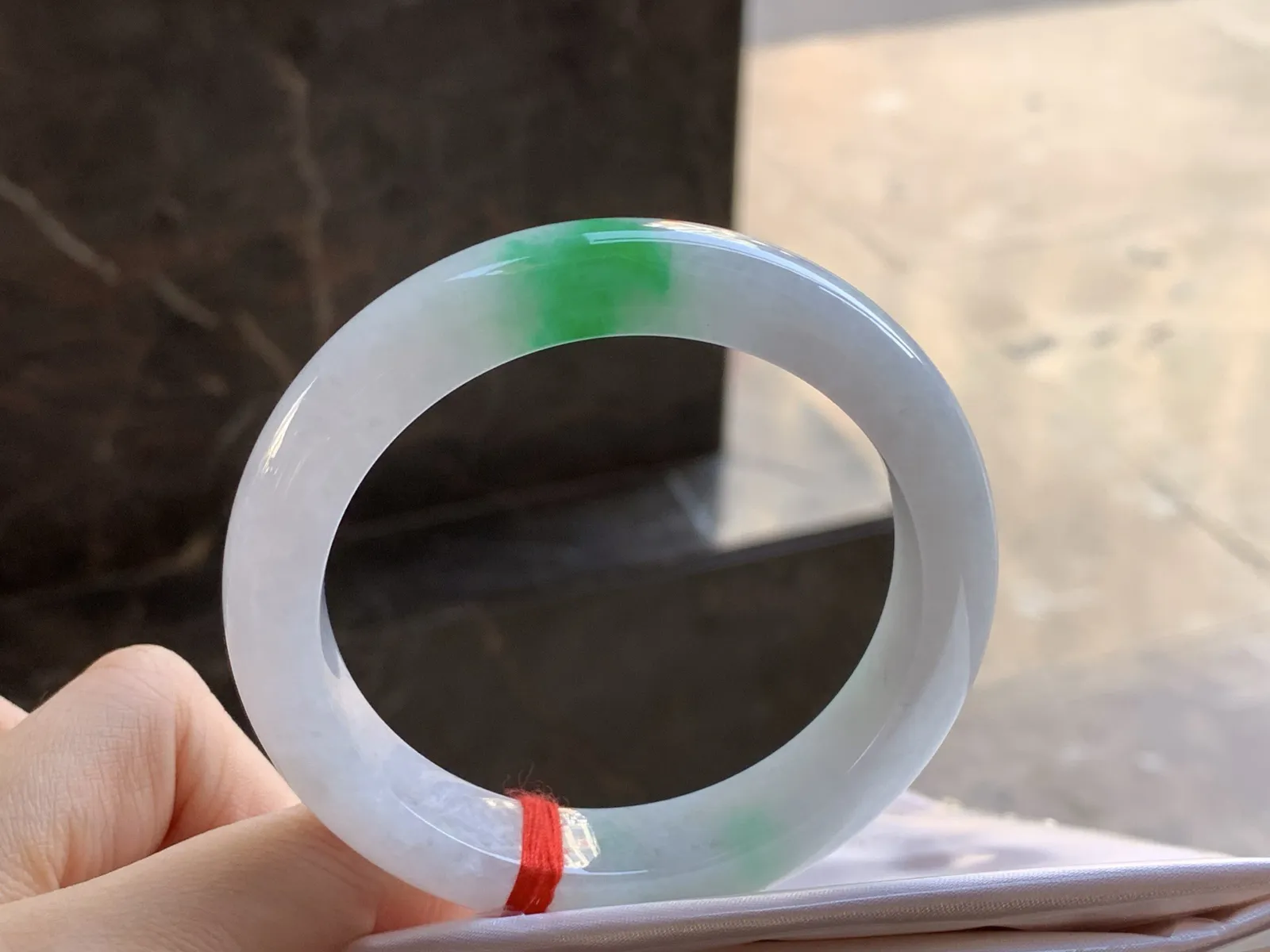 带色手镯
颜色漂亮 56.7/12.9/8.9mm