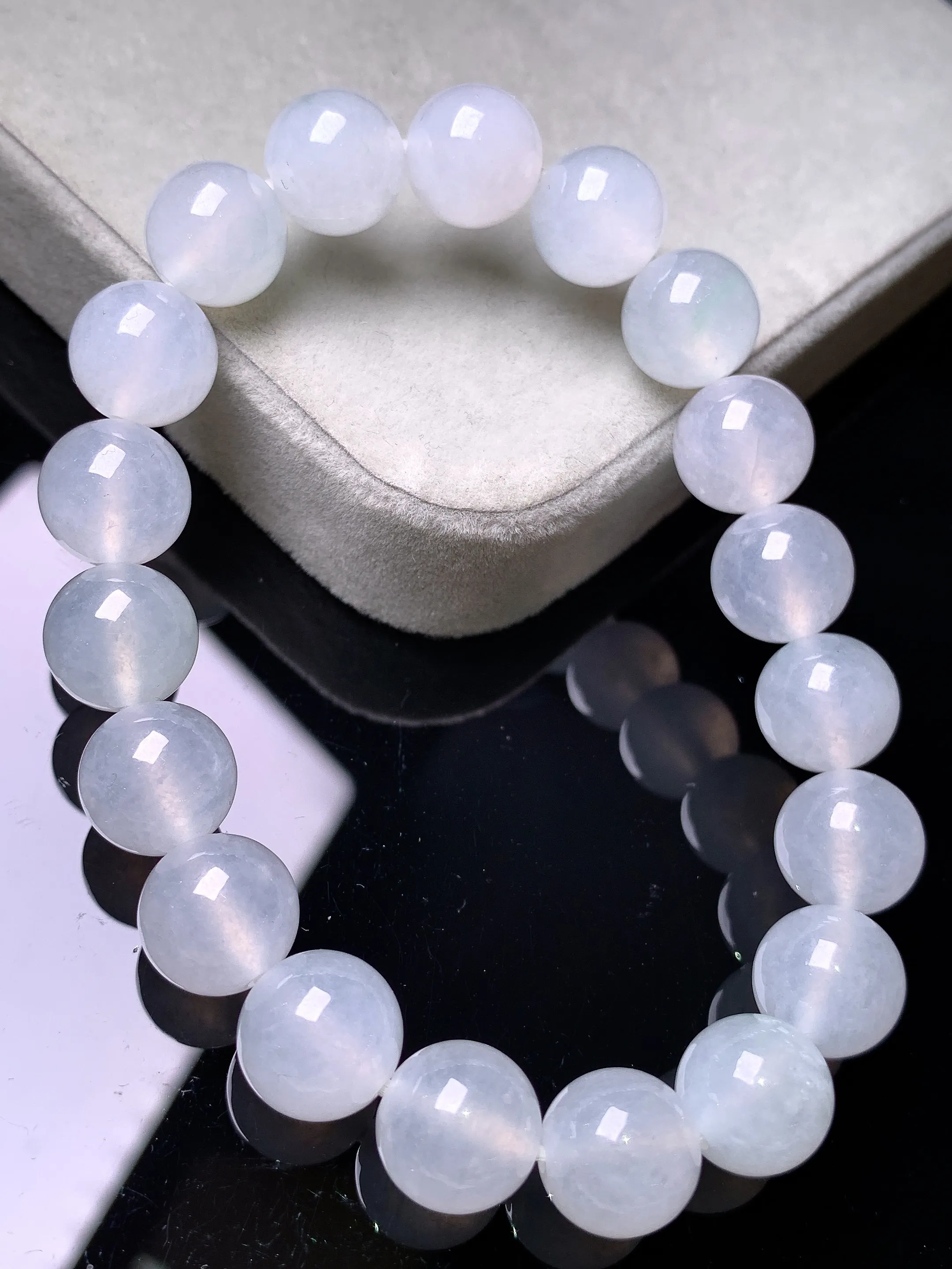 冰种圆珠手链 玉质细腻 色泽艳丽清新 整体尺寸10.3