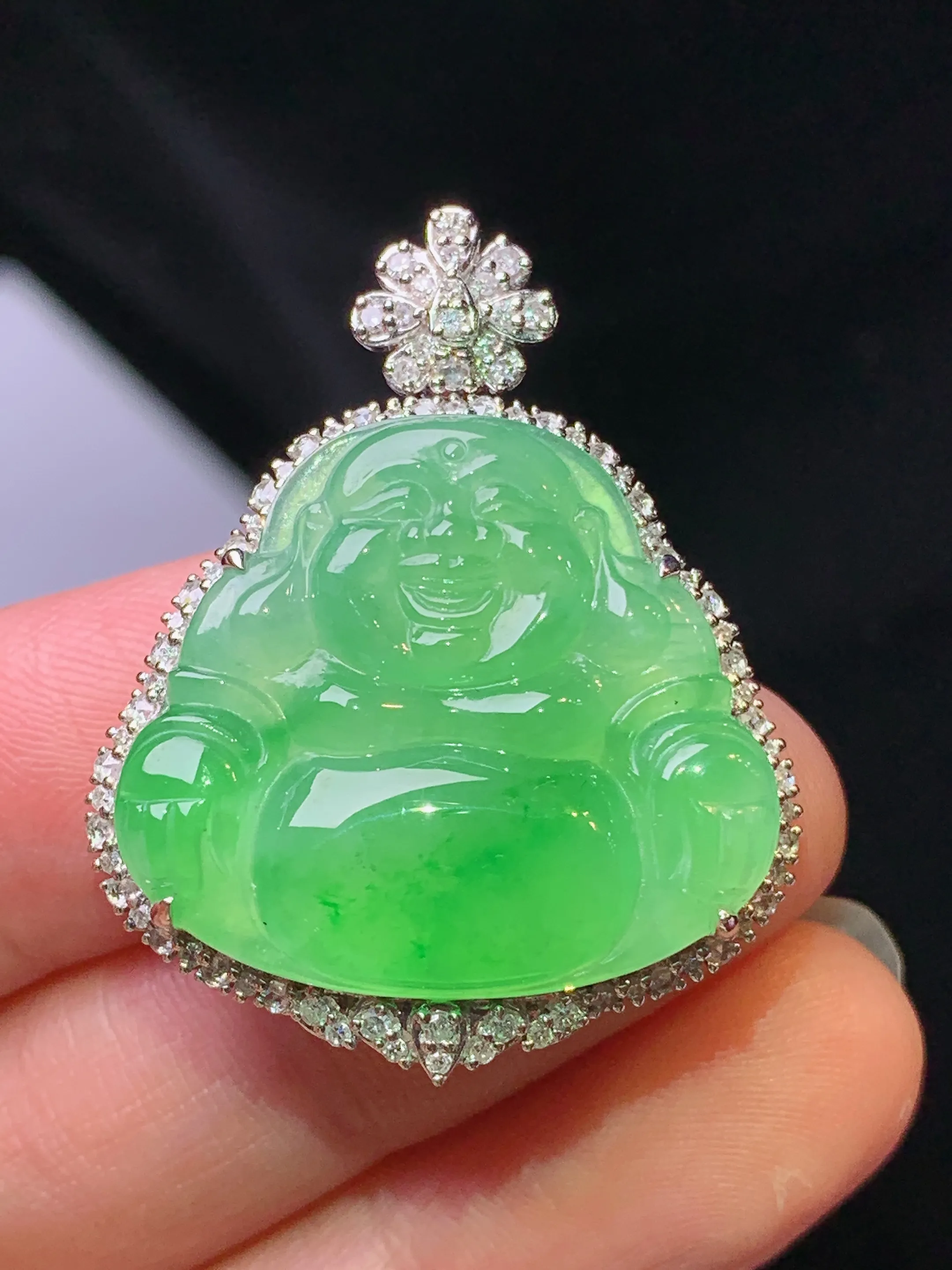 18k金钻镶嵌翠绿佛公吊坠 玉质细腻 色泽艳丽清新 整体尺寸34.2*27.5*8.6